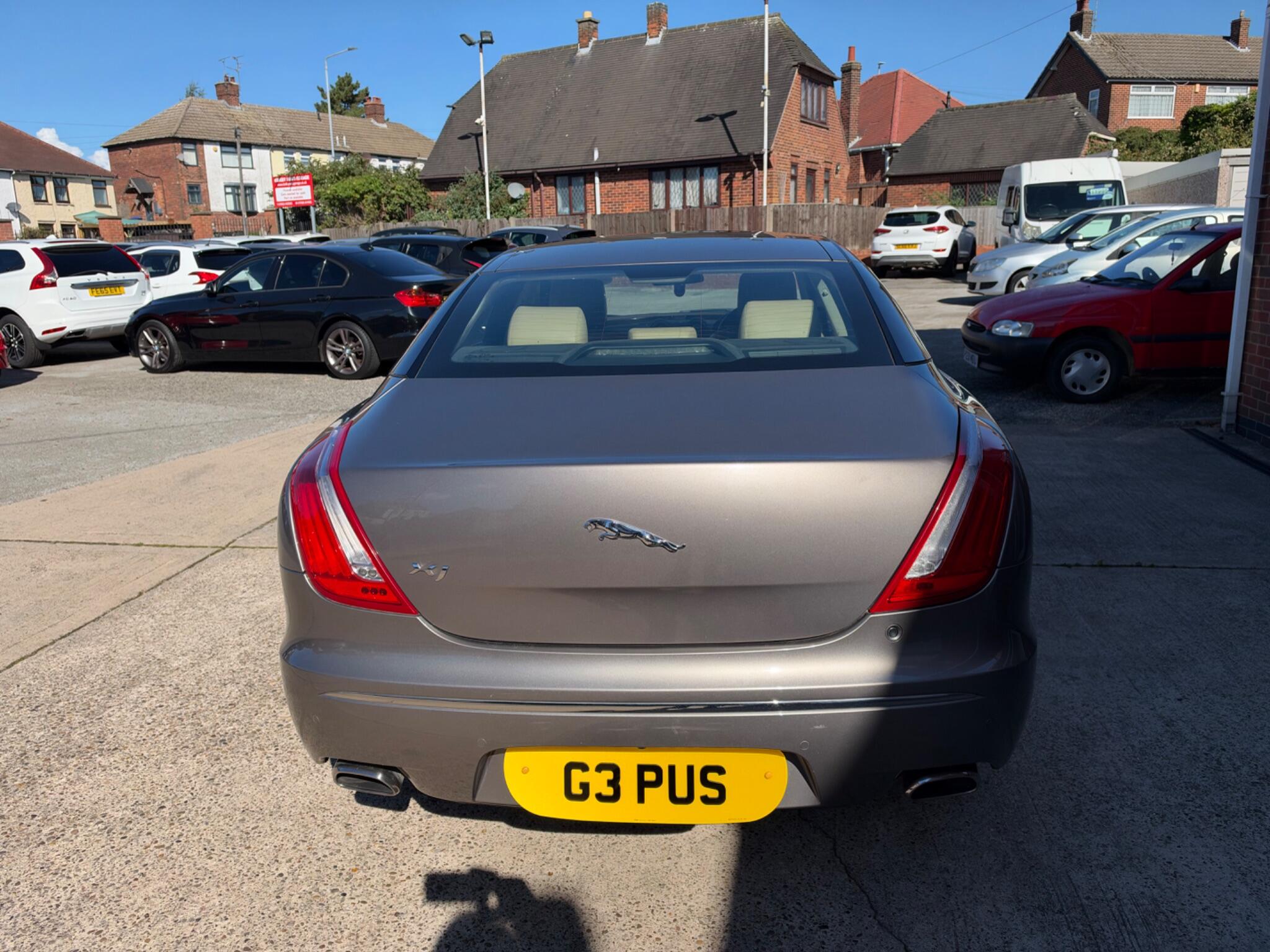 Jaguar XJ view 8