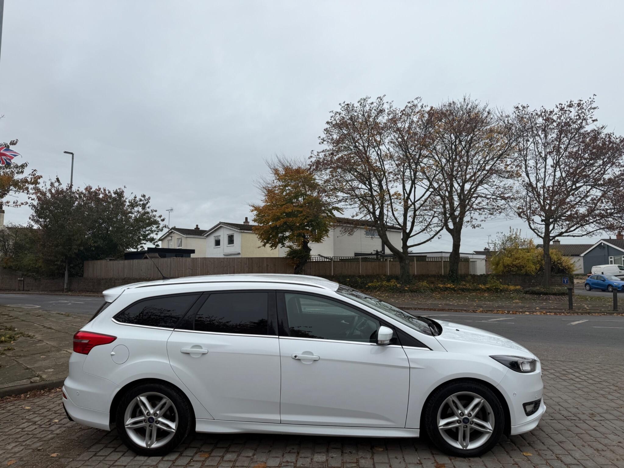 2015 Ford Focus image 9