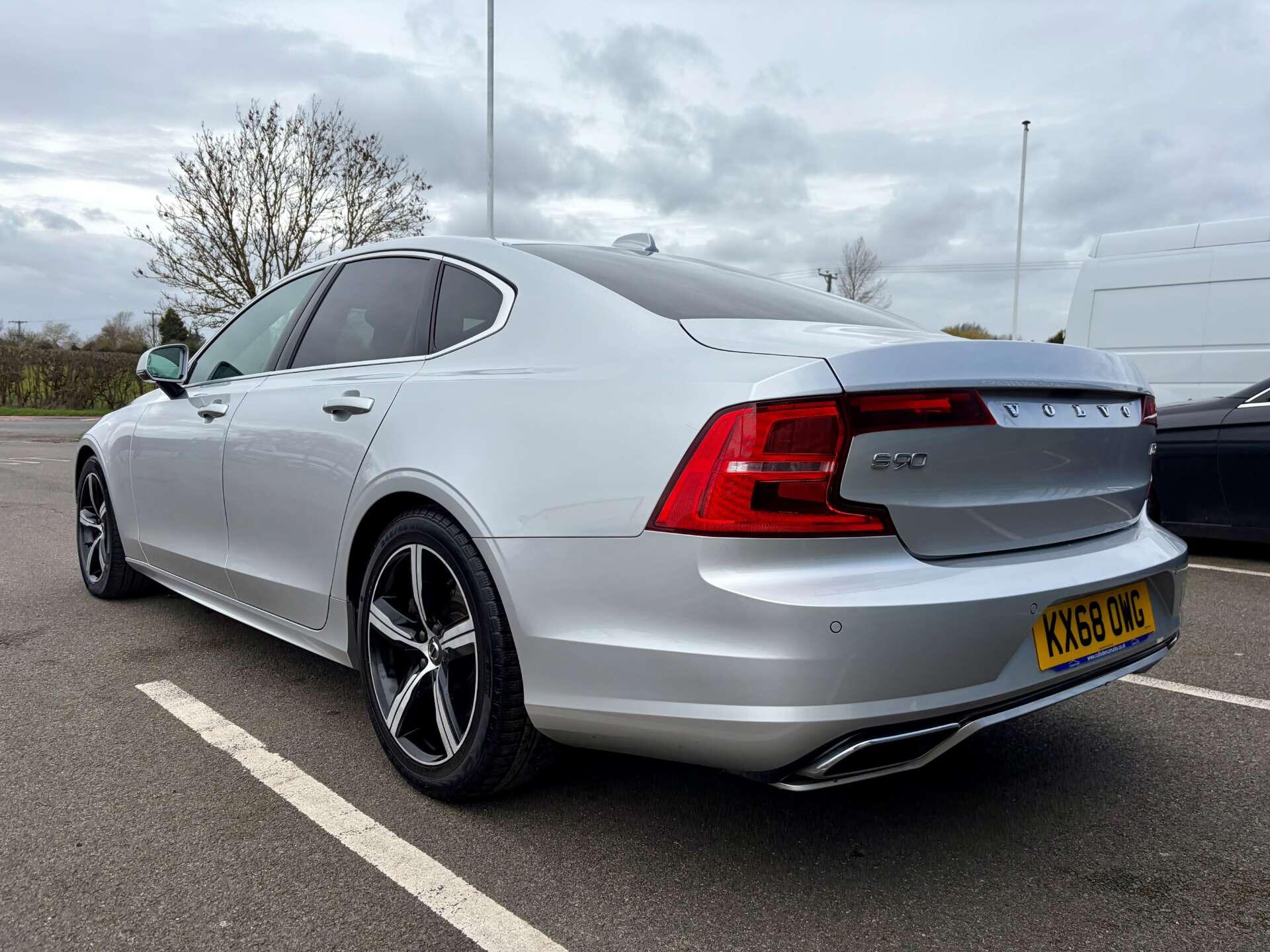 Volvo S90 view 6