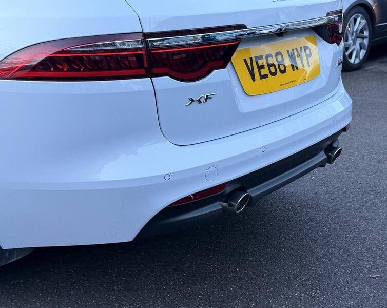 Jaguar XF view 18