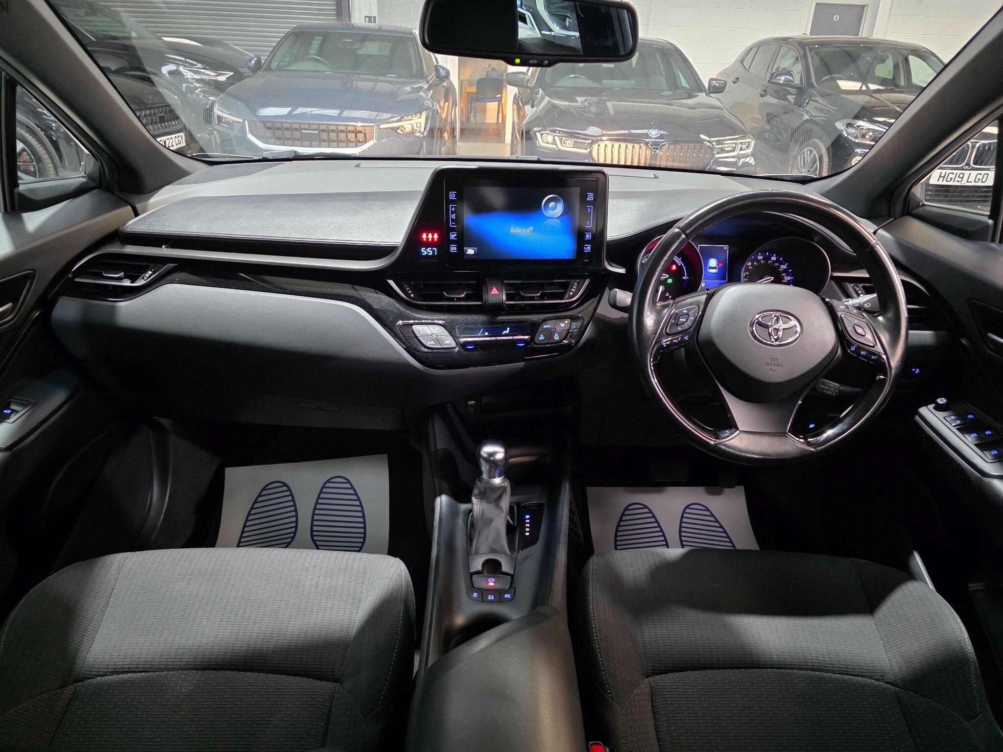 Toyota C-HR view 5