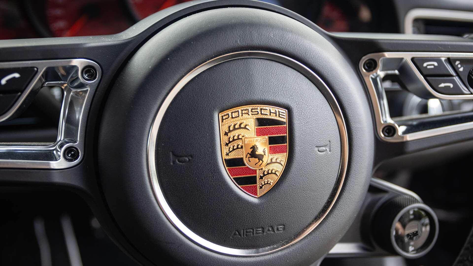 Porsche 911 view 18