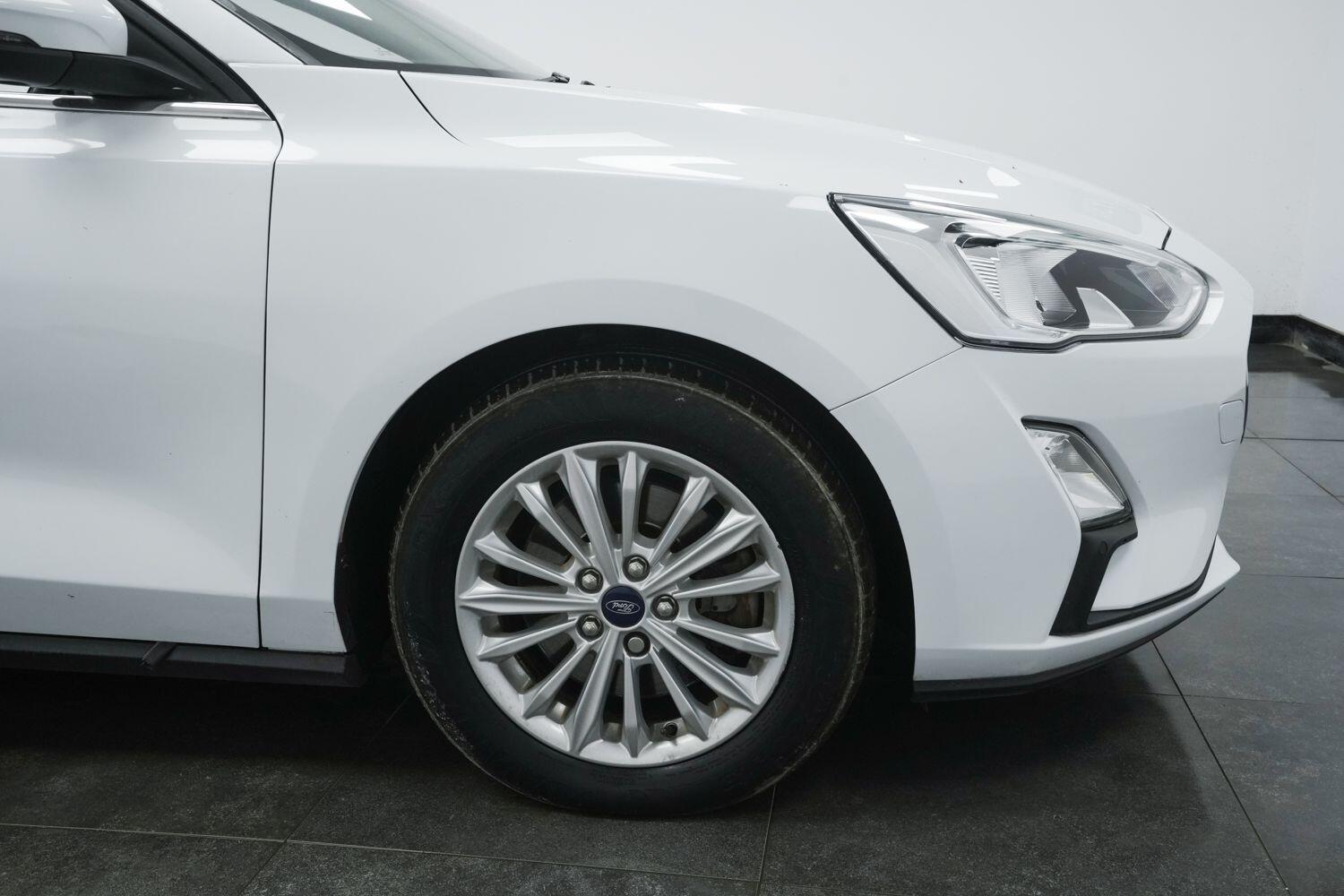 Ford Focus view 5