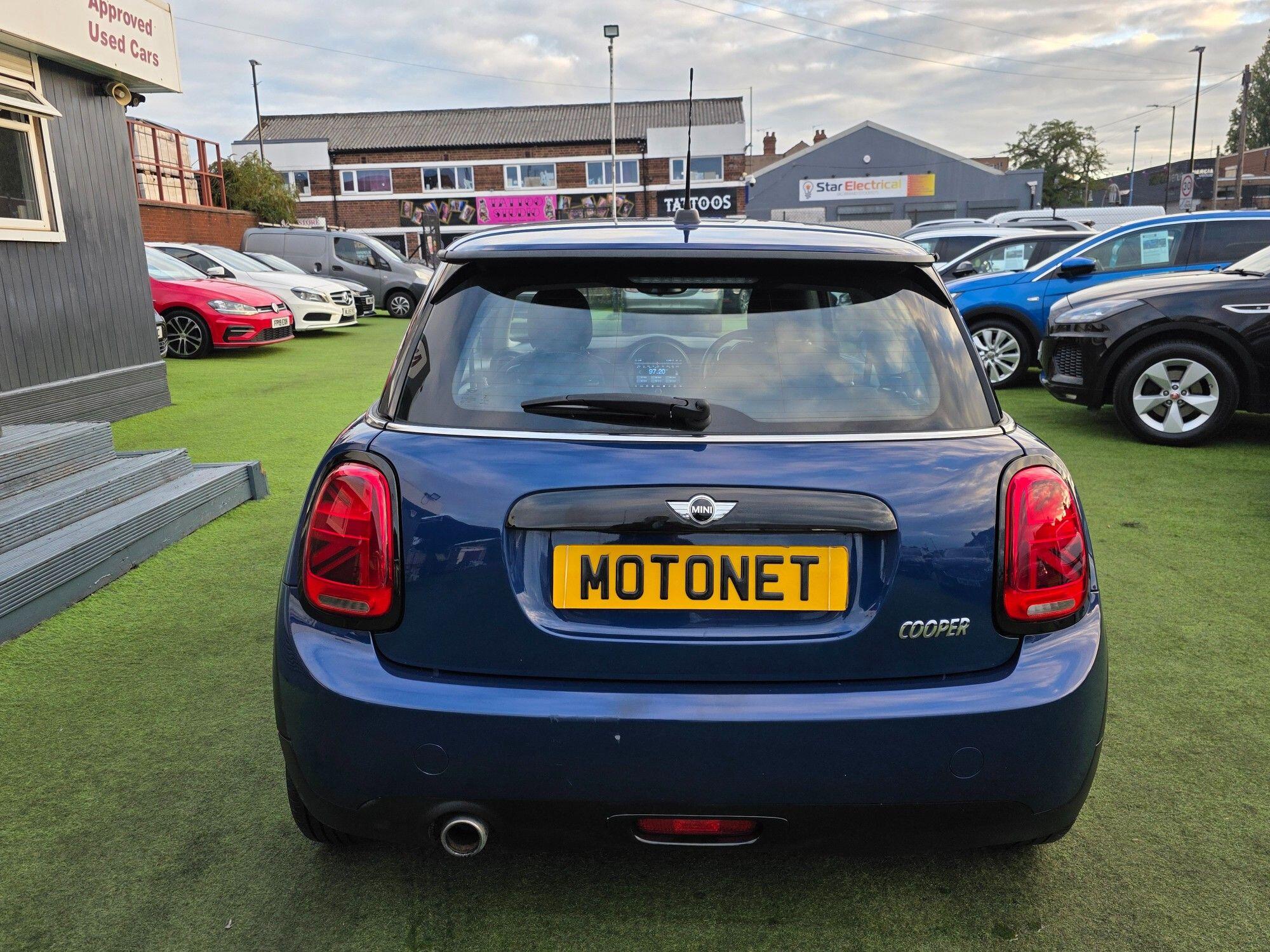 Mini Hatch view 7