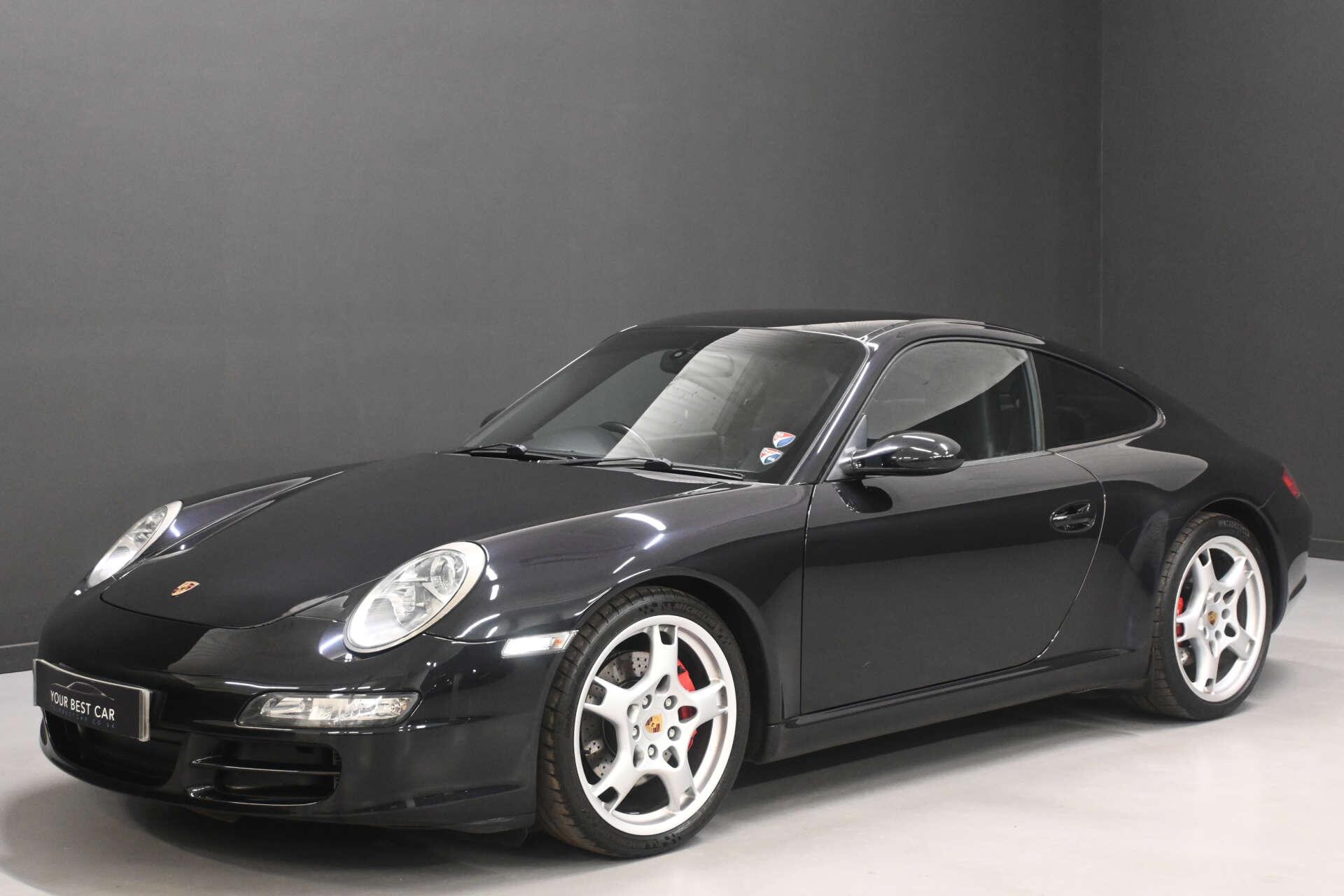Porsche 911 view 8