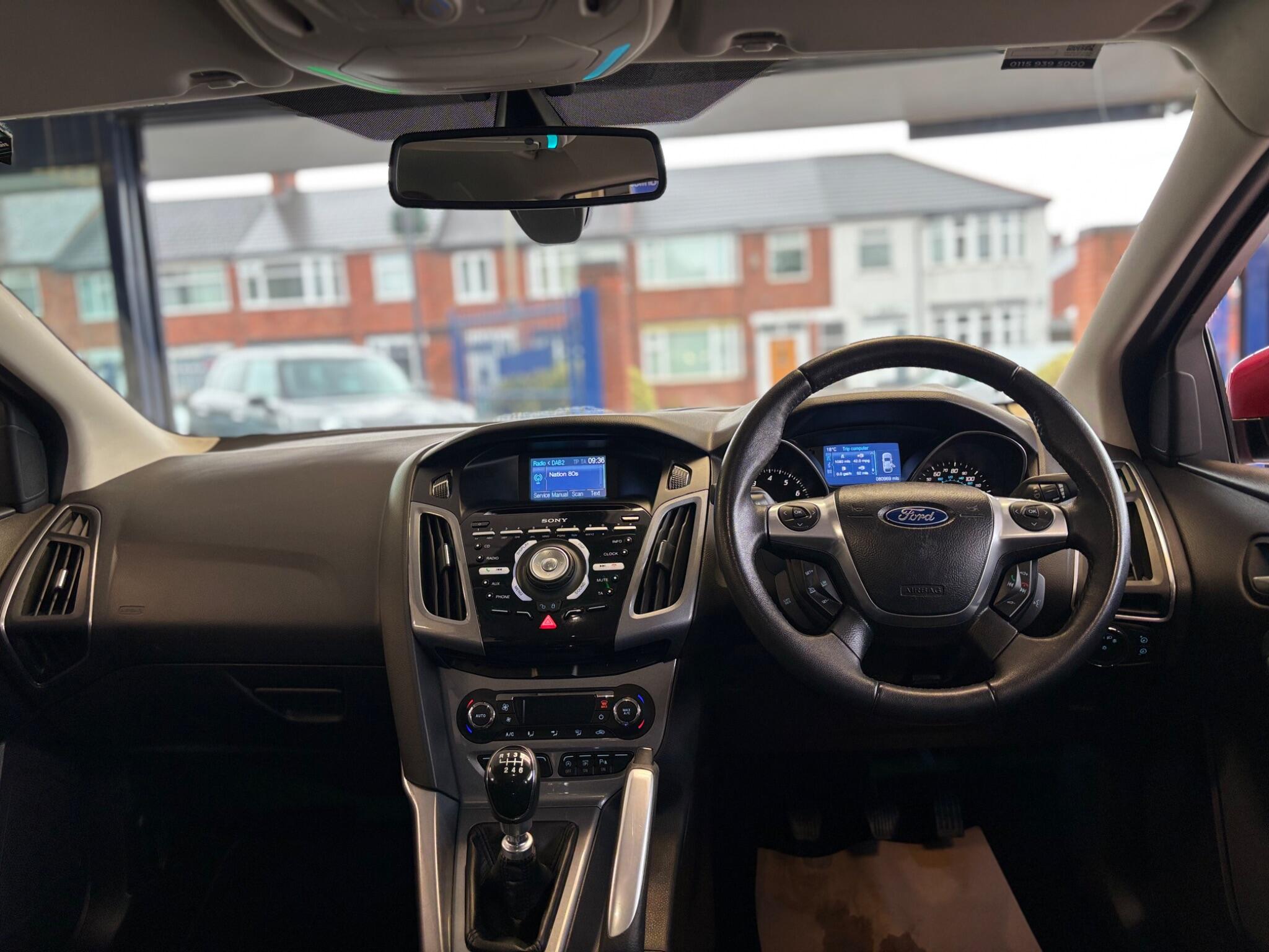 Ford Focus view 9