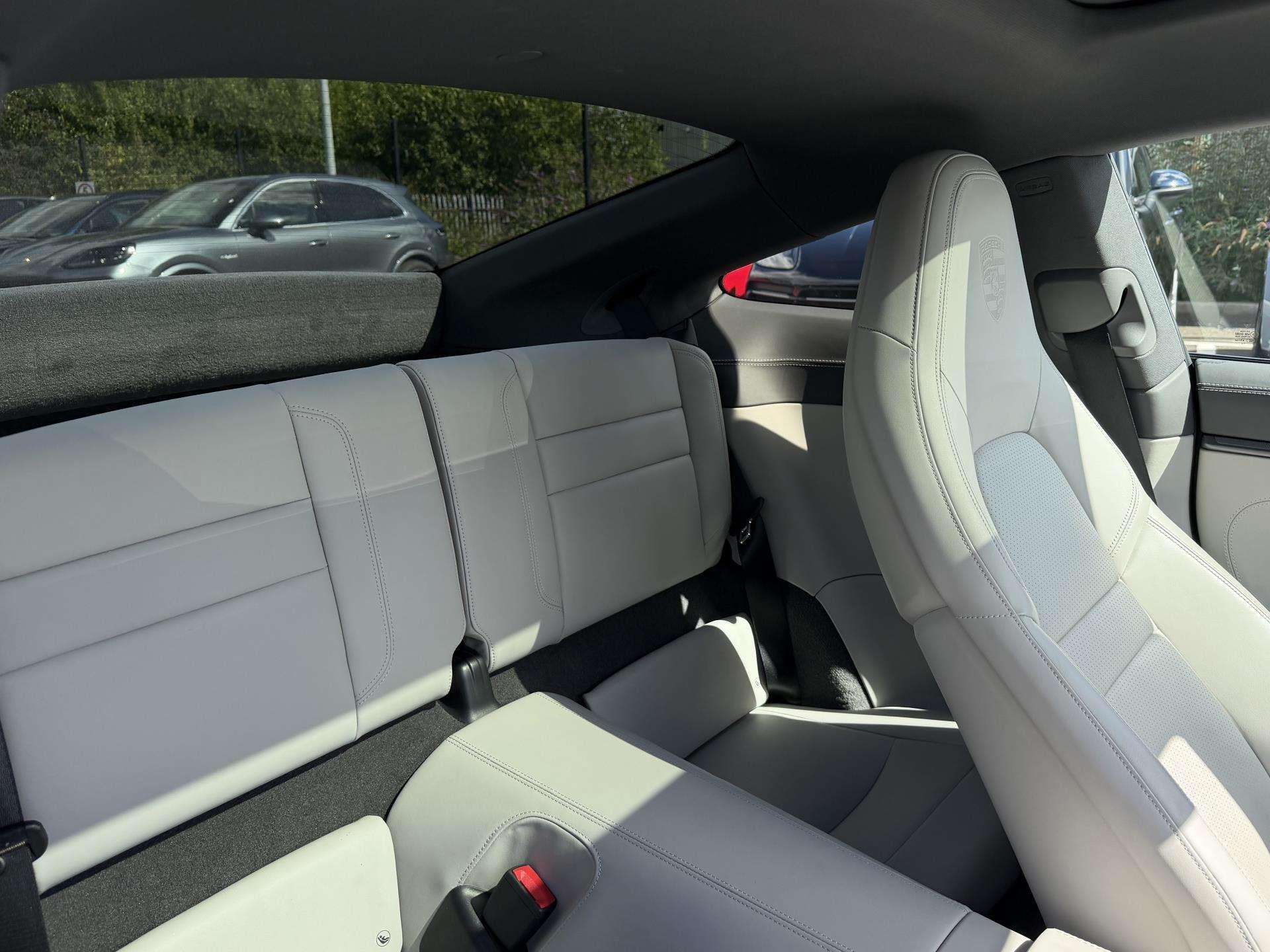 Porsche 911 view 15