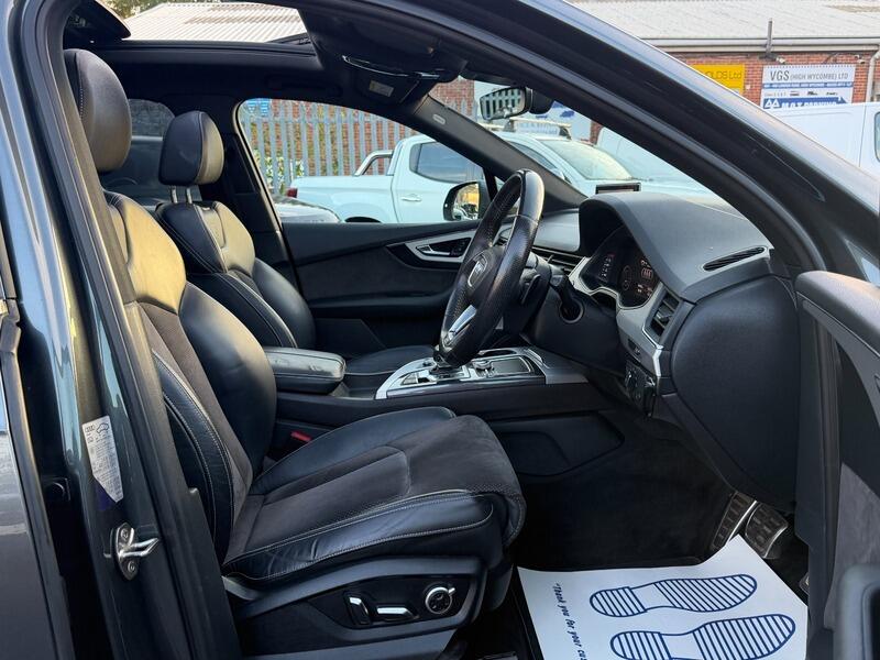 Audi Q7 view 26
