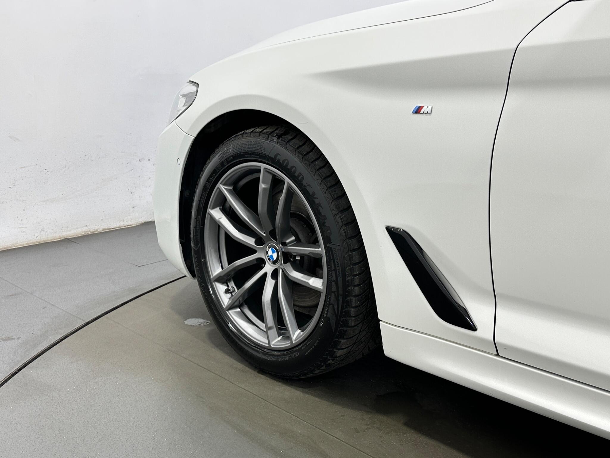 BMW 5 Series view 48