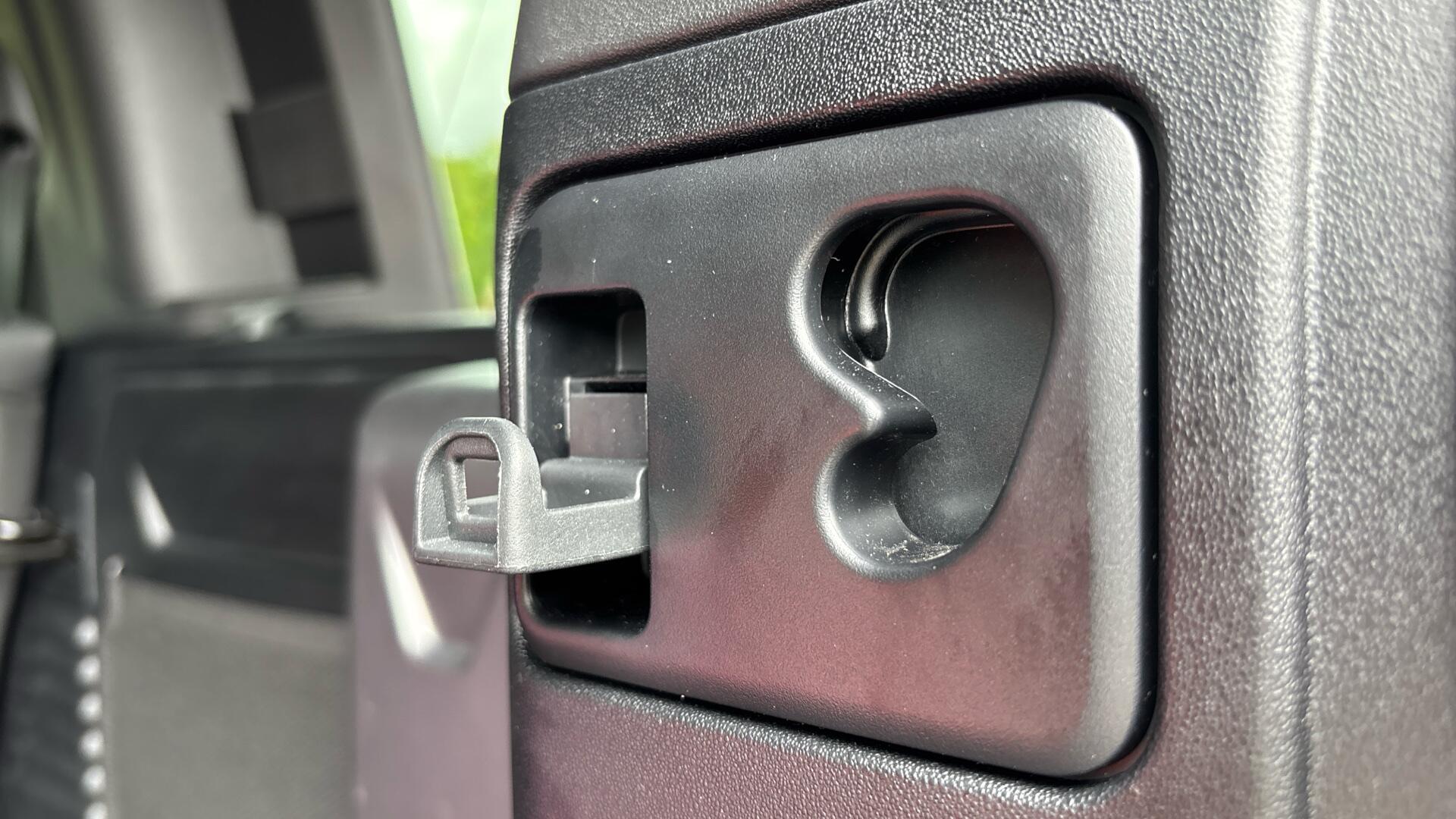 Land Rover Defender view 28
