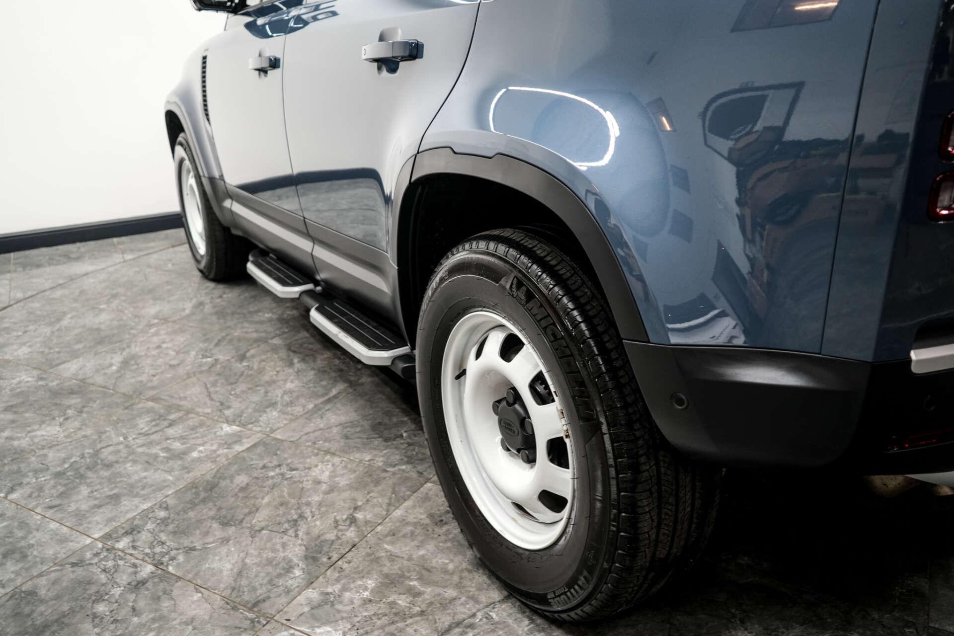 Land Rover Defender view 12
