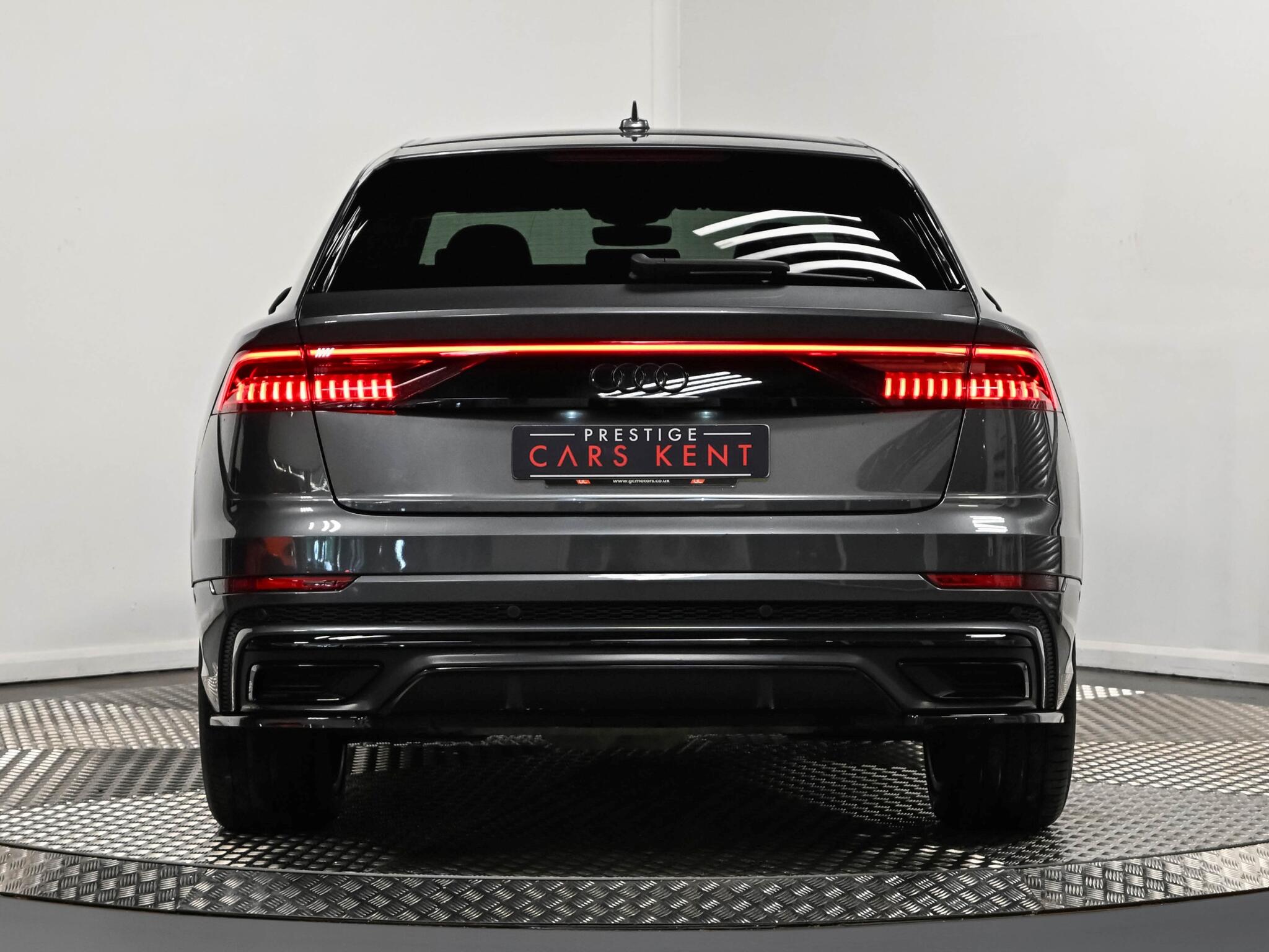 Audi Q8 view 22