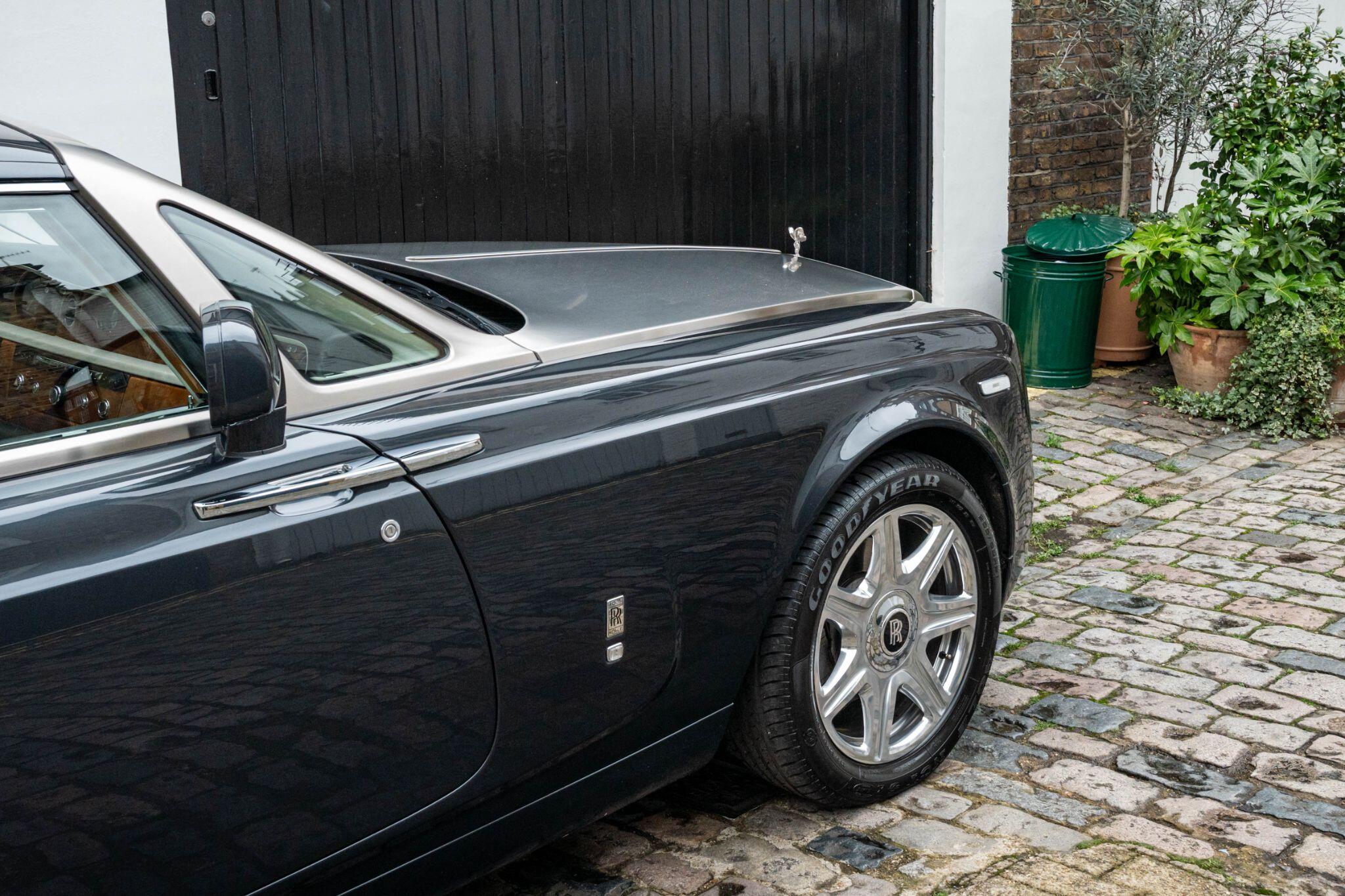 Rolls-Royce Phantom view 17