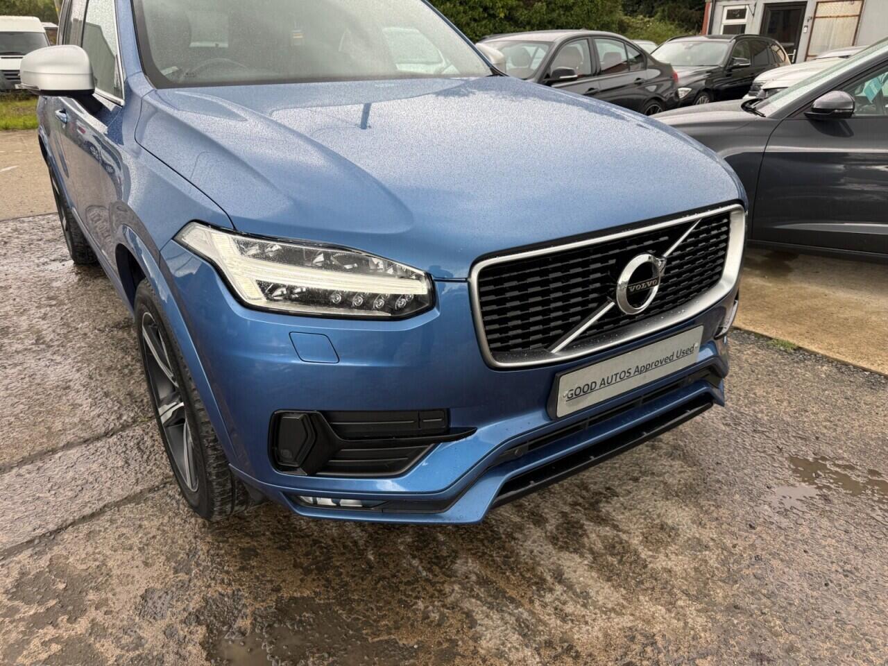 Volvo XC90 view 10
