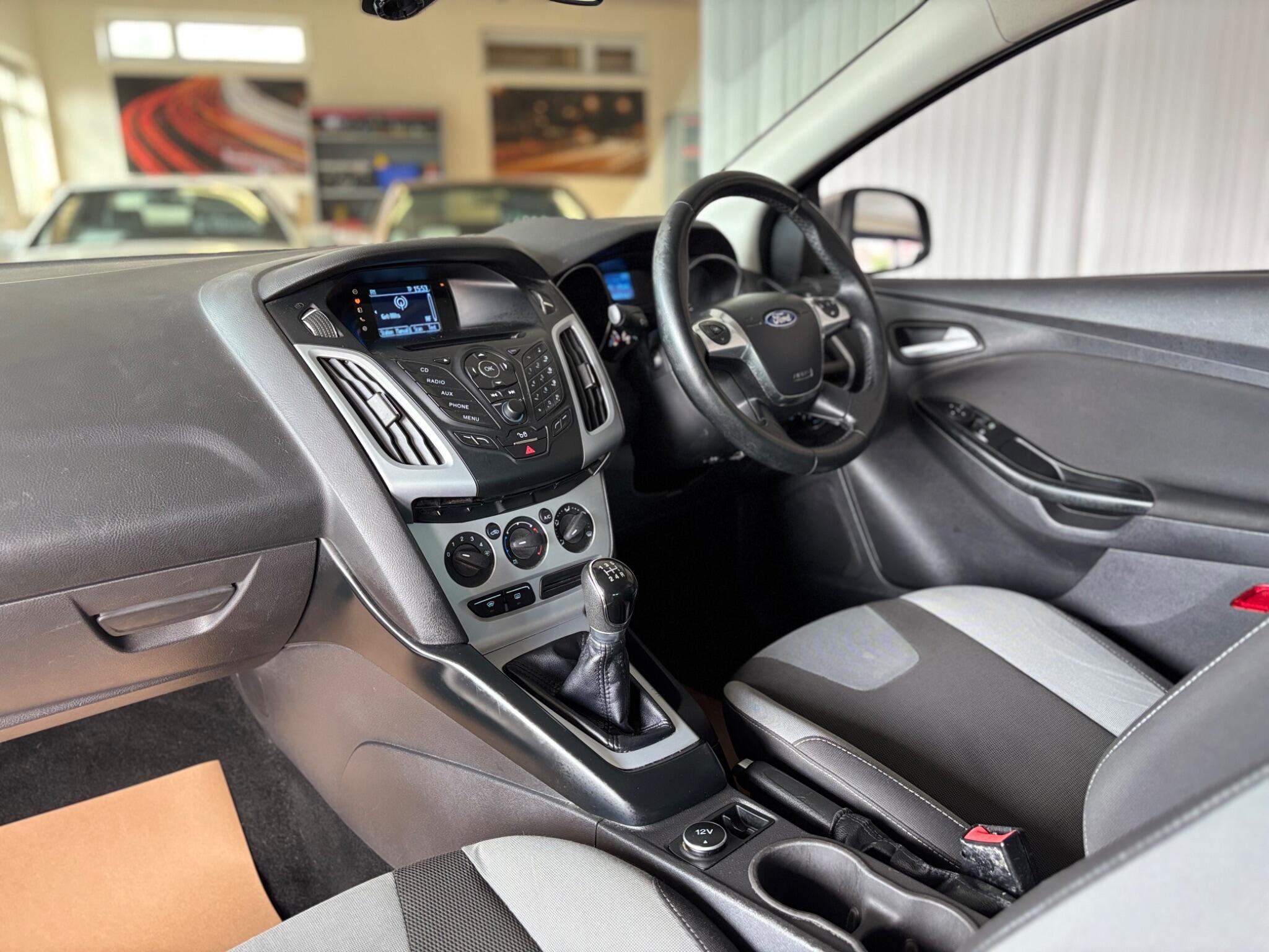 Ford Focus view 11