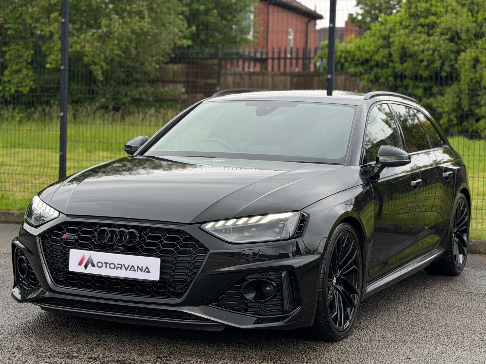 Audi RS4 view 3