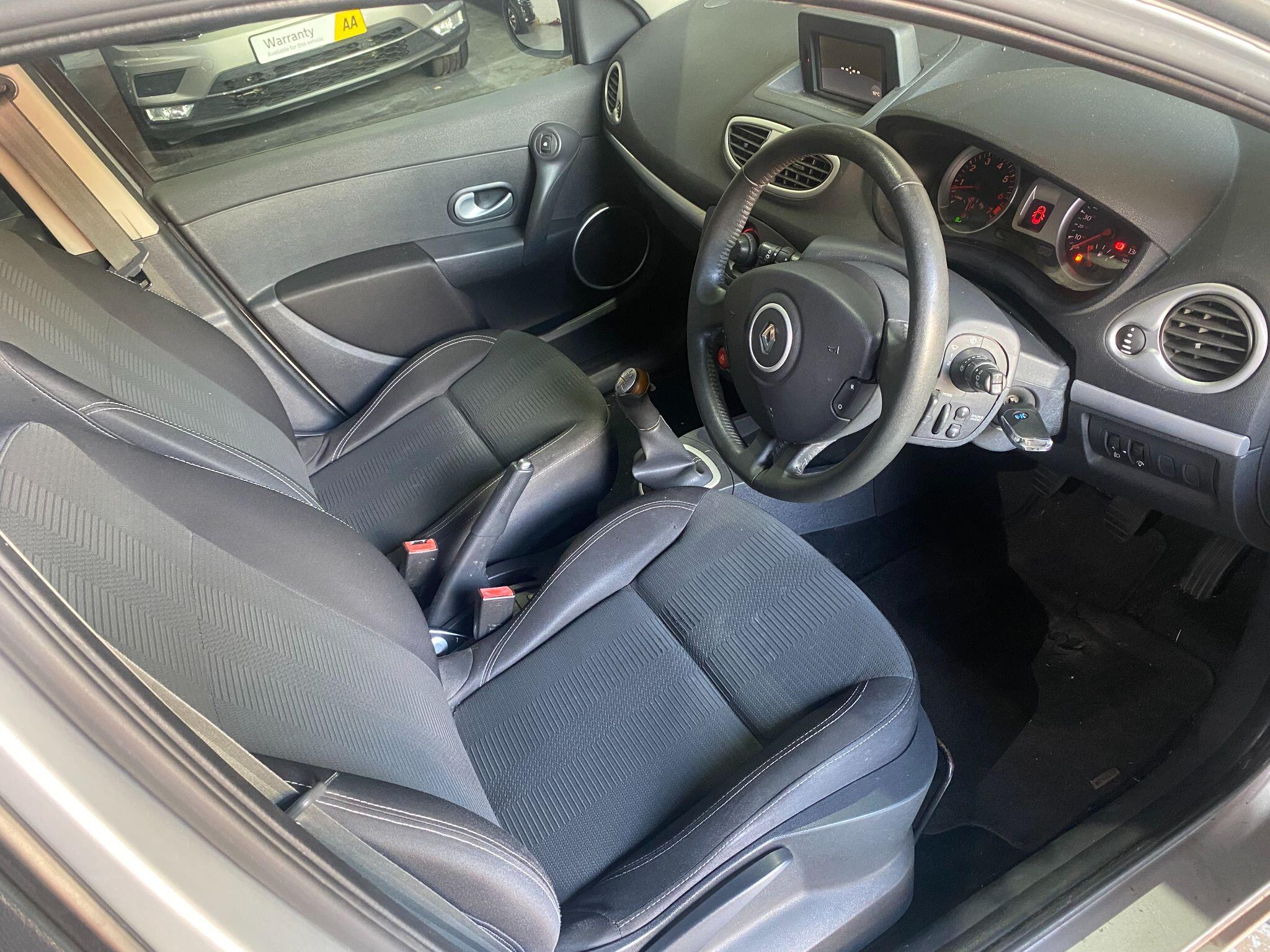 Renault Clio view 8