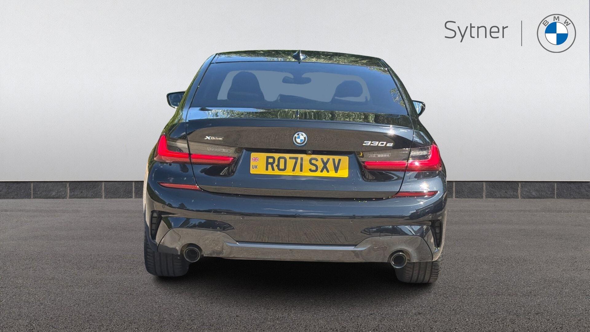 BMW 3 Series view 15