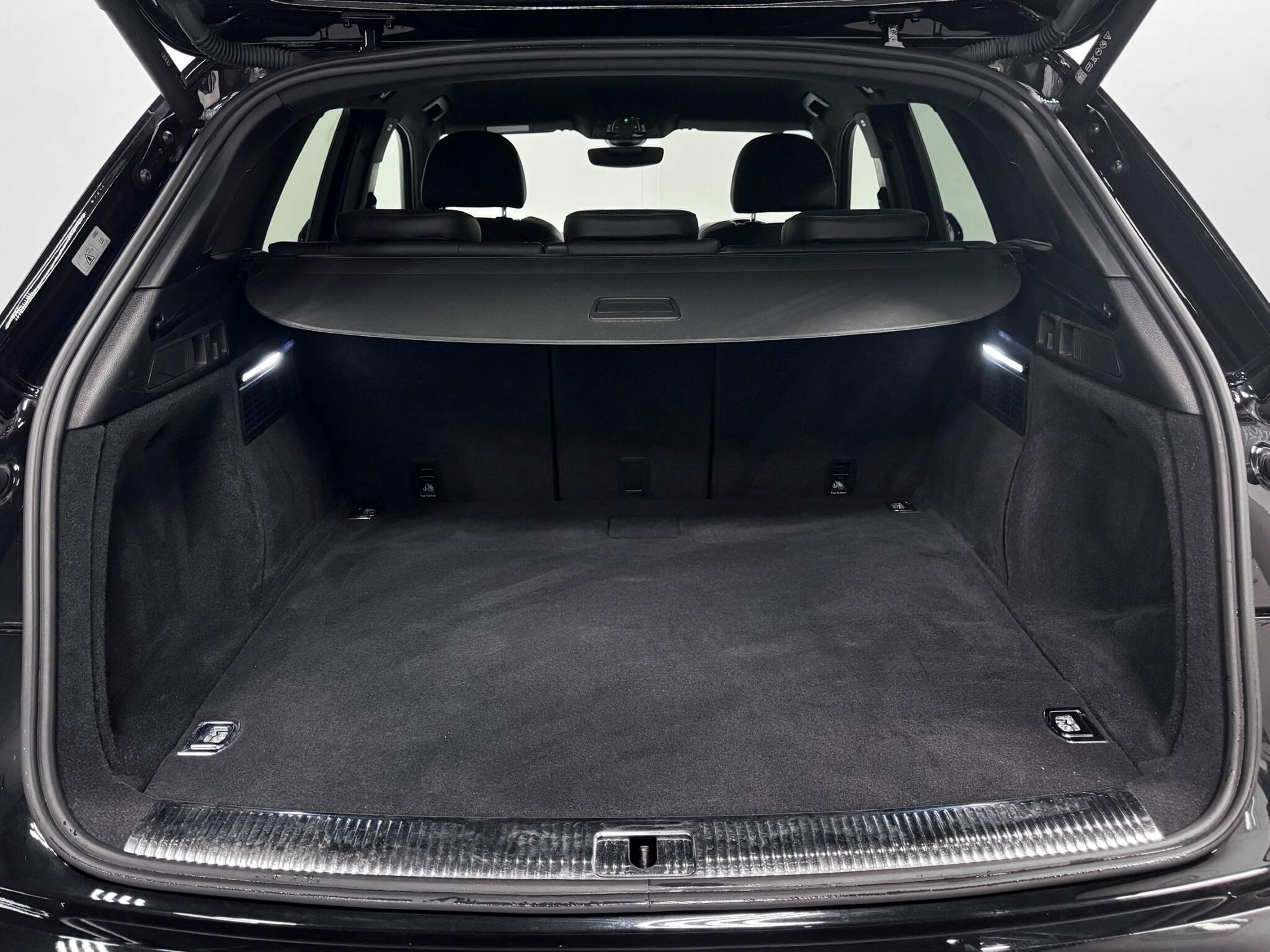 Audi Q5 view 7
