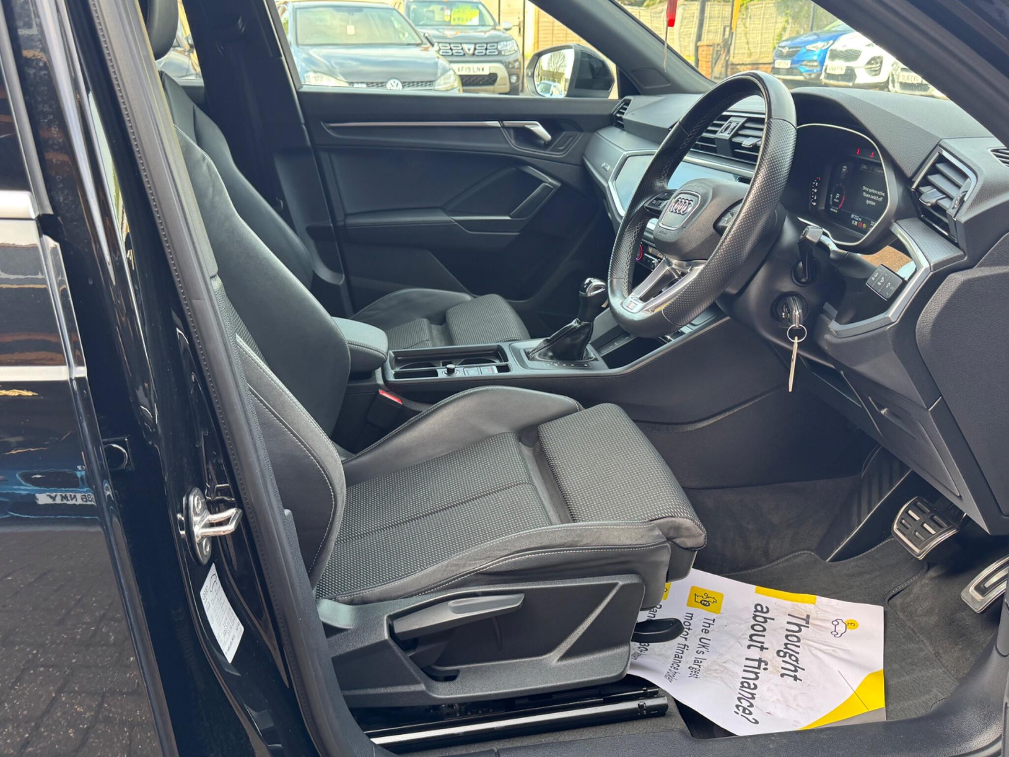 Audi Q3 view 11