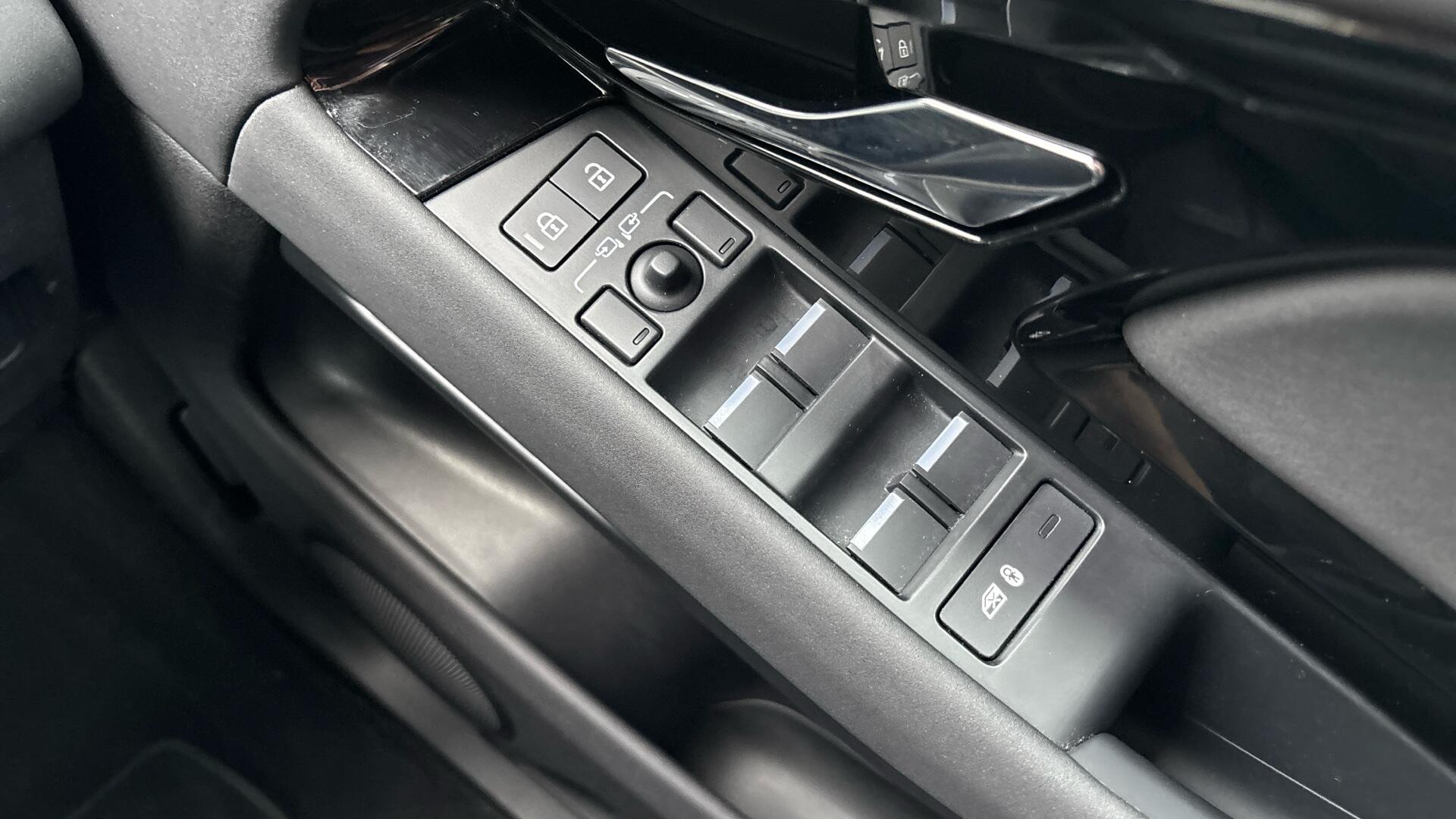 Land Rover Range Rover Evoque view 35