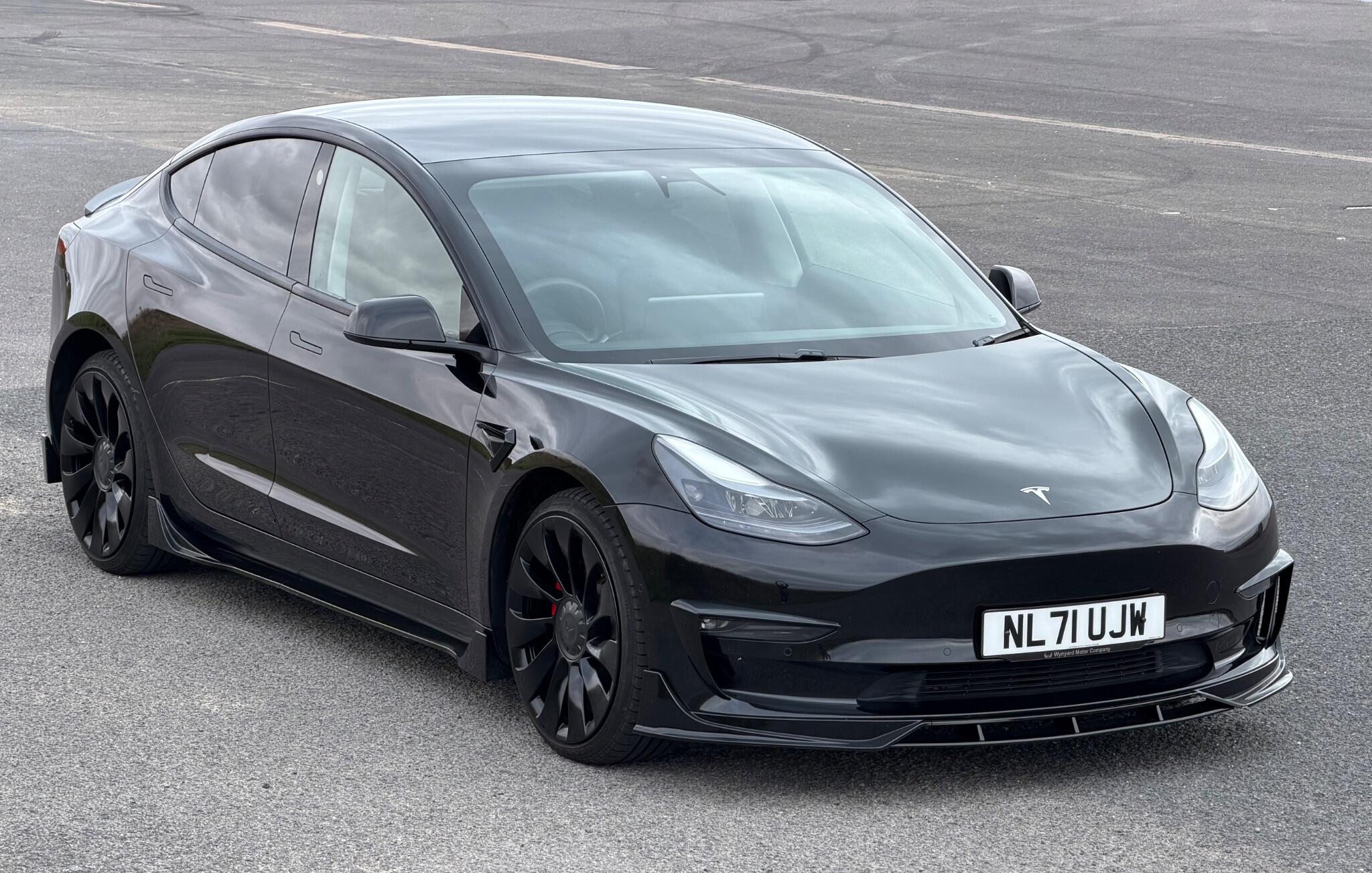 Tesla Model 3 view 34