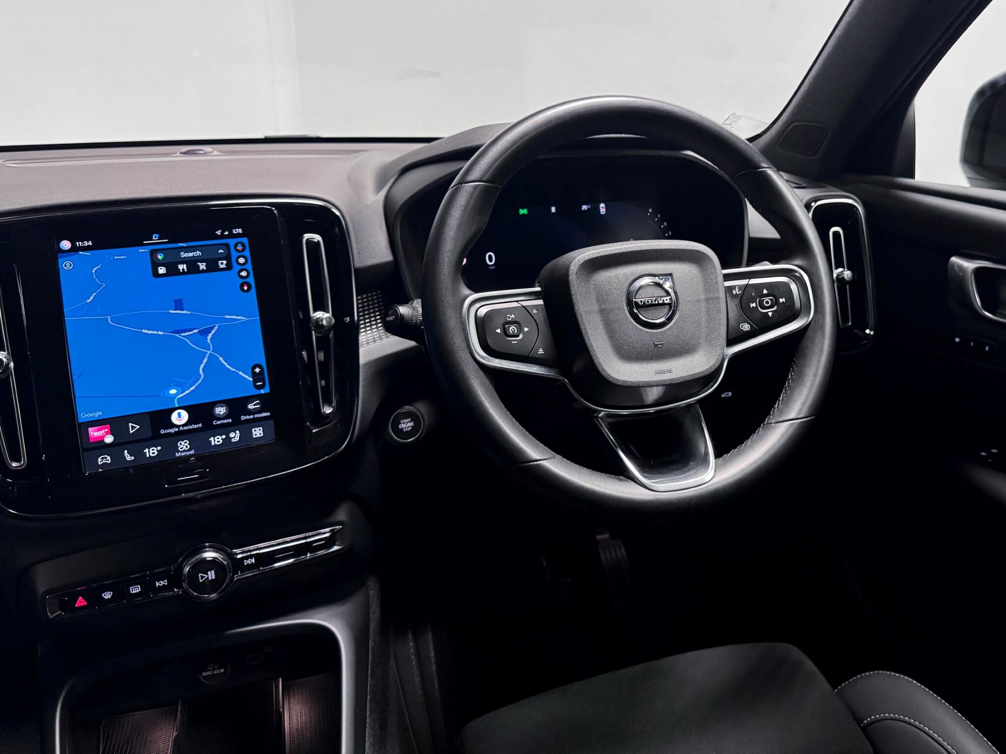 Volvo XC40 view 16