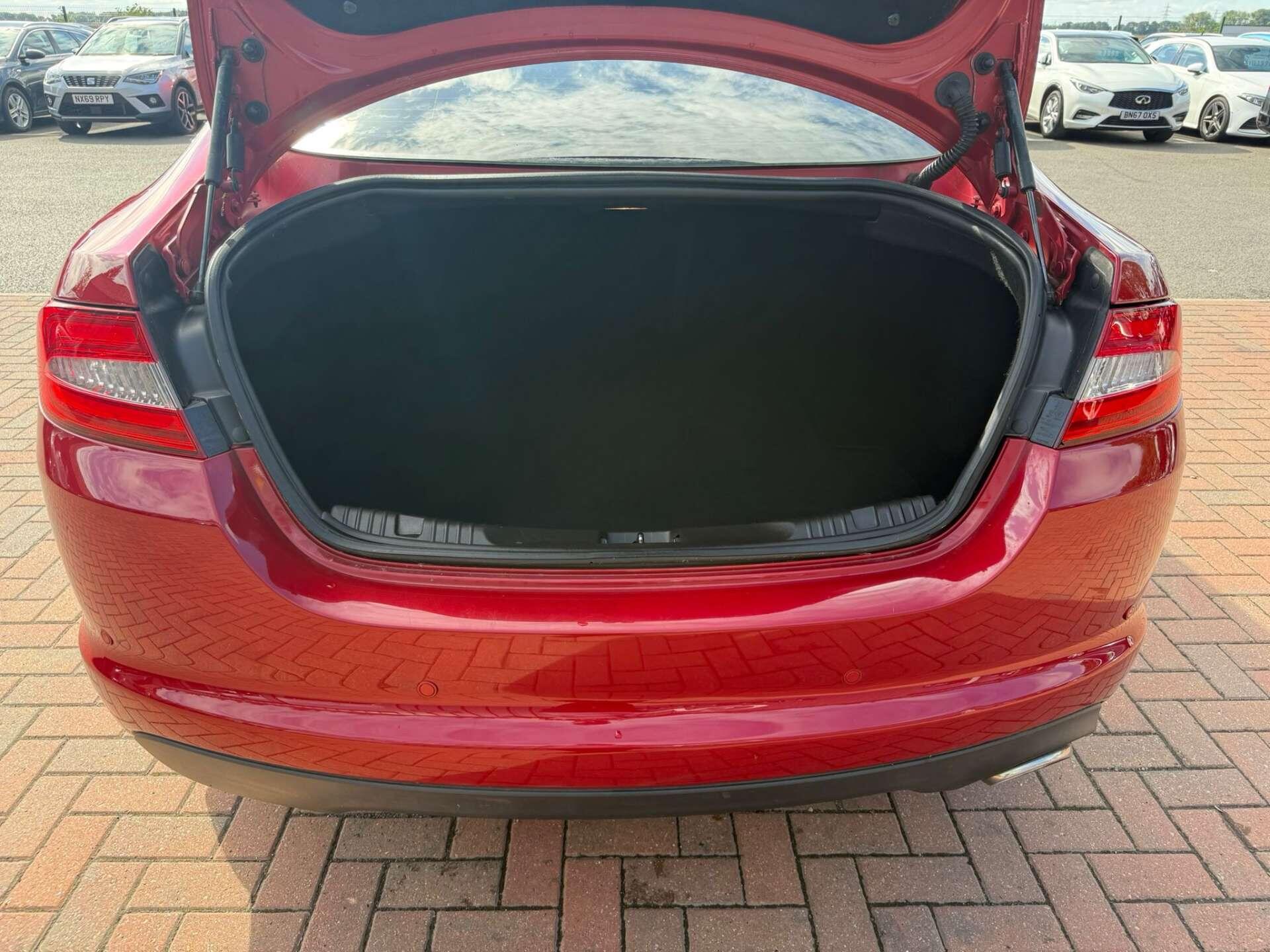 Jaguar XF view 41