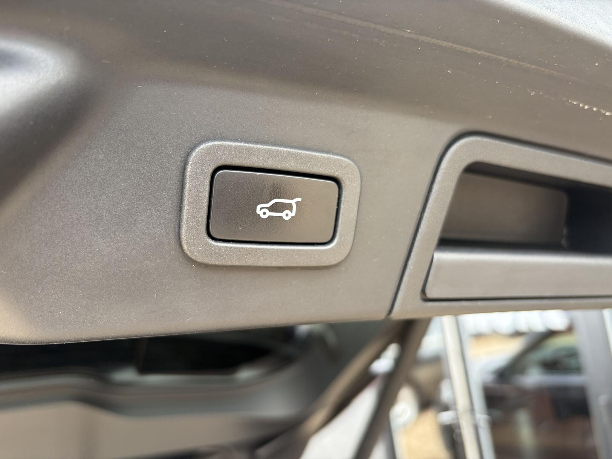 Land Rover Range Rover Velar view 27
