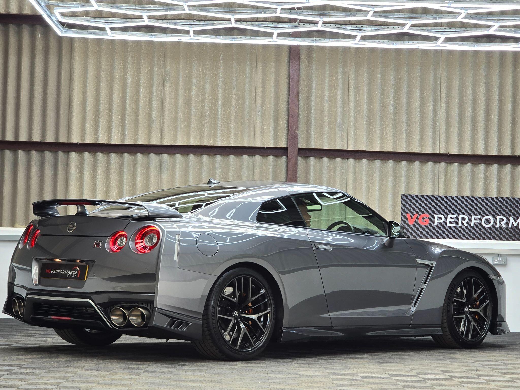 Nissan GT-R view 4