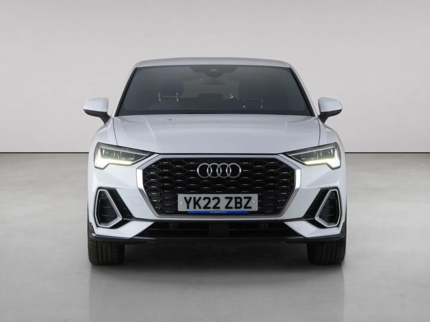 Audi Q3 view 5