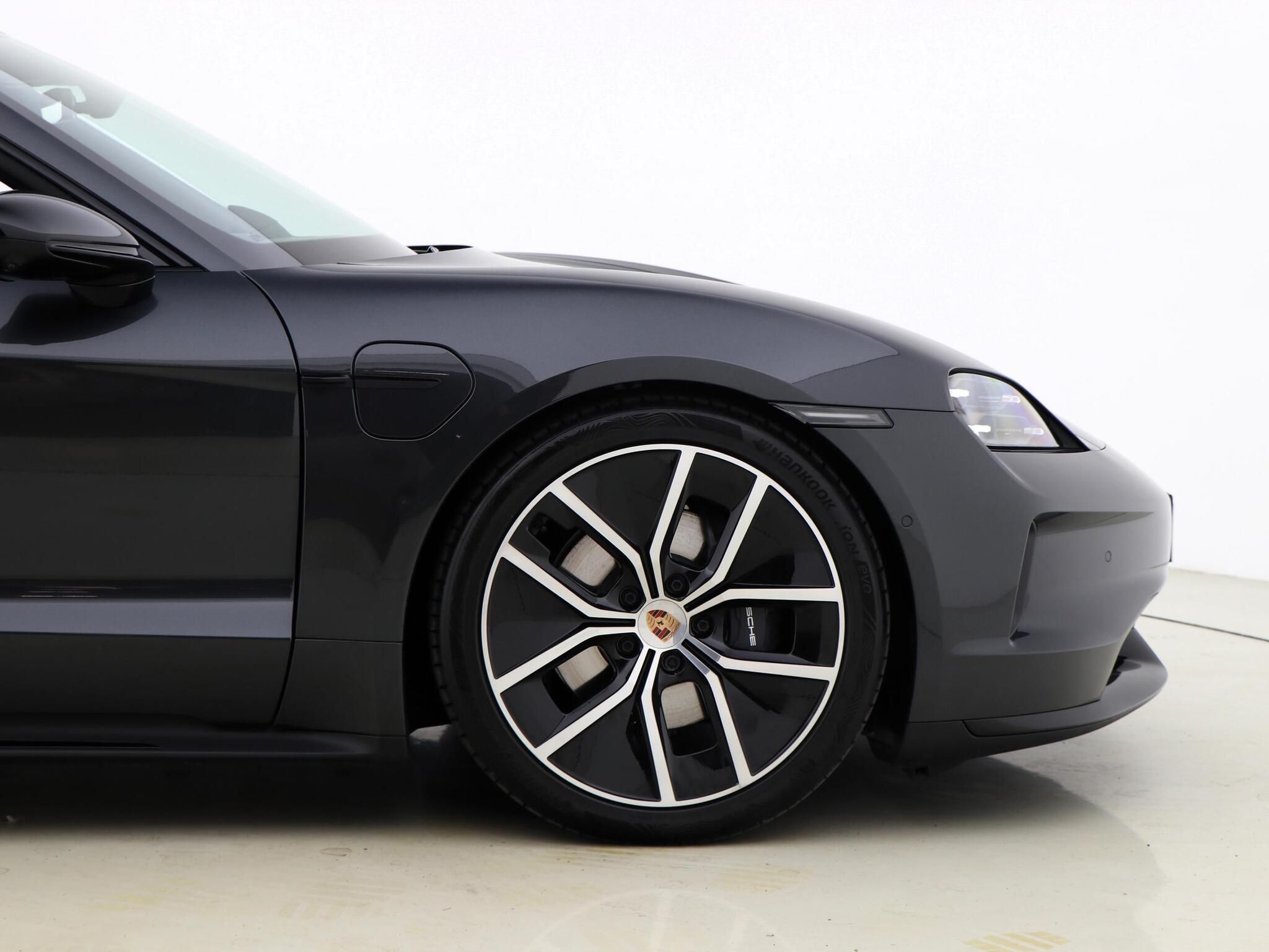 Porsche Taycan view 17