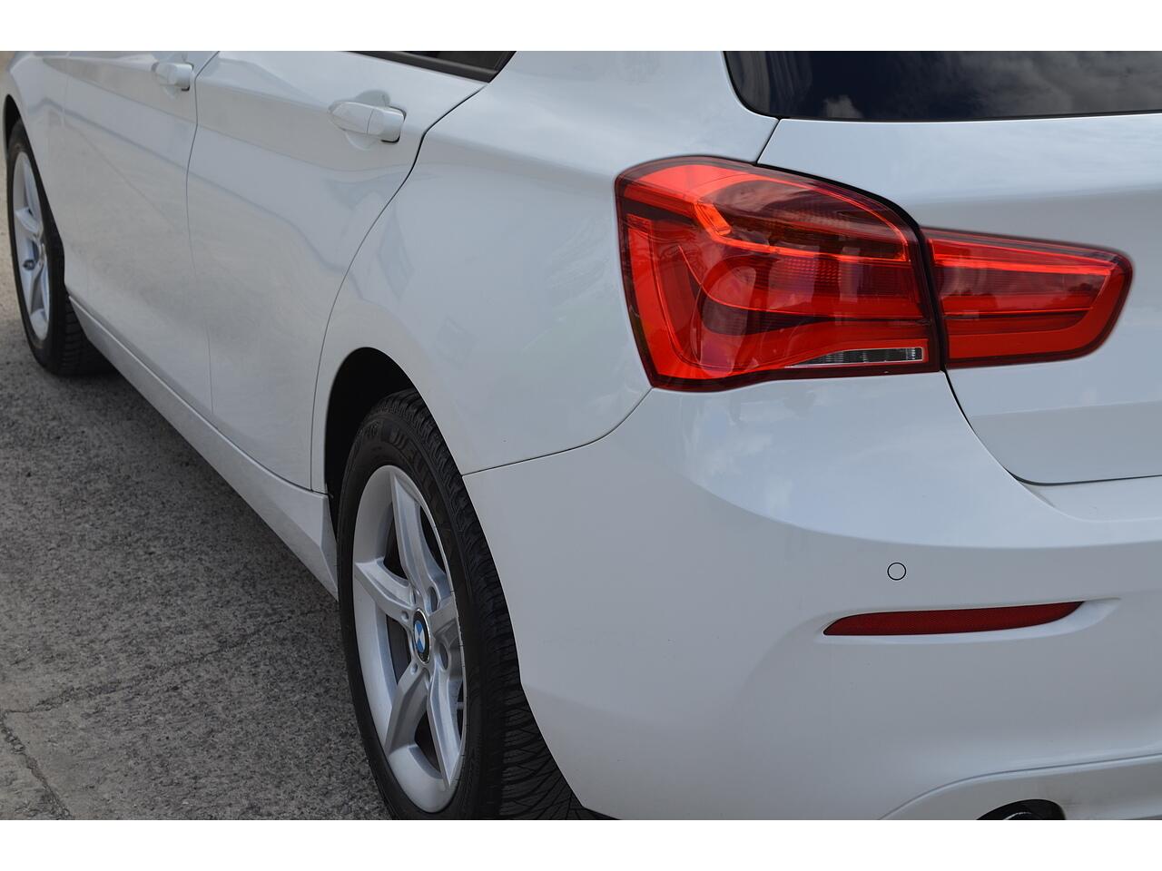 BMW 1 Series view 40