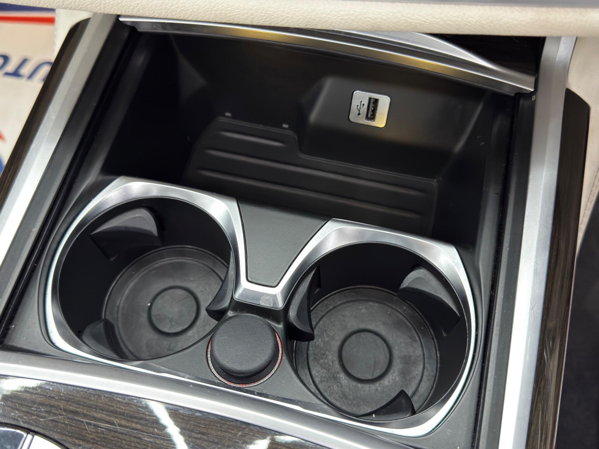 BMW 7 Series view 32