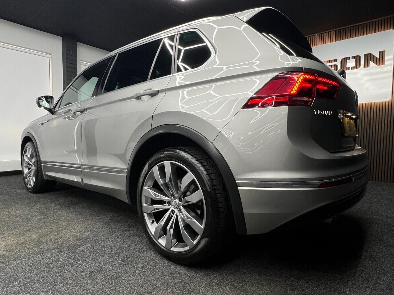 Volkswagen Tiguan view 5