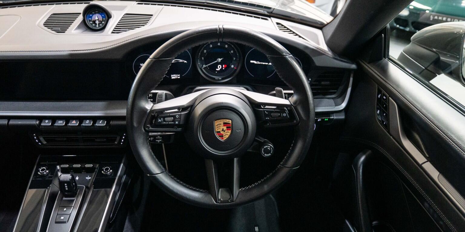 Porsche 911 view 22