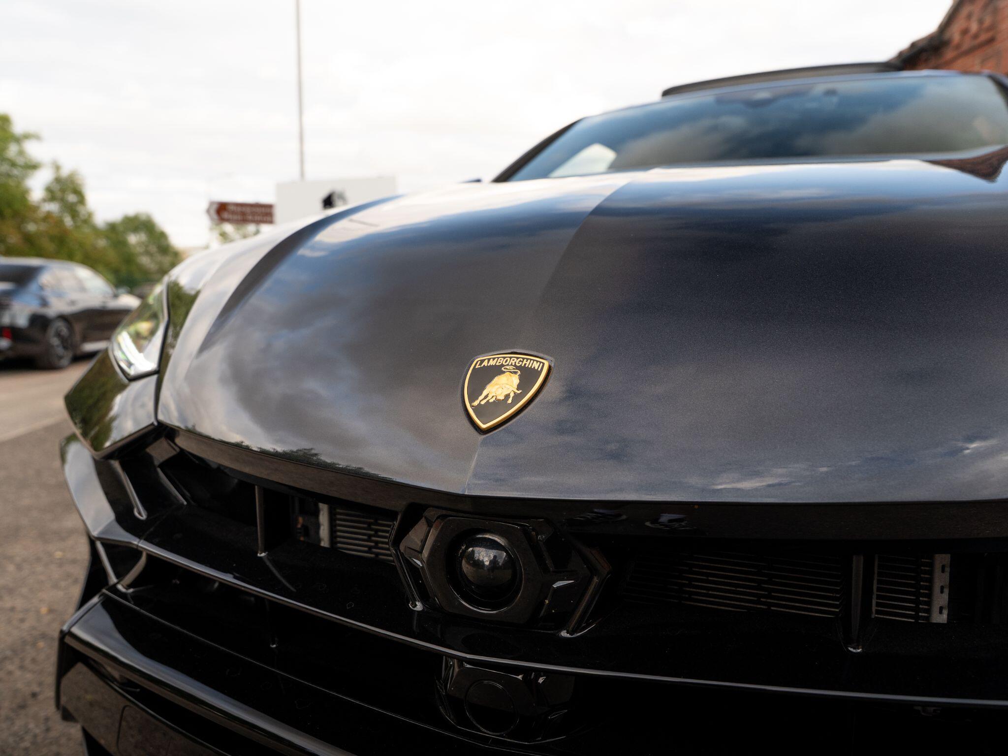 Lamborghini Urus view 23