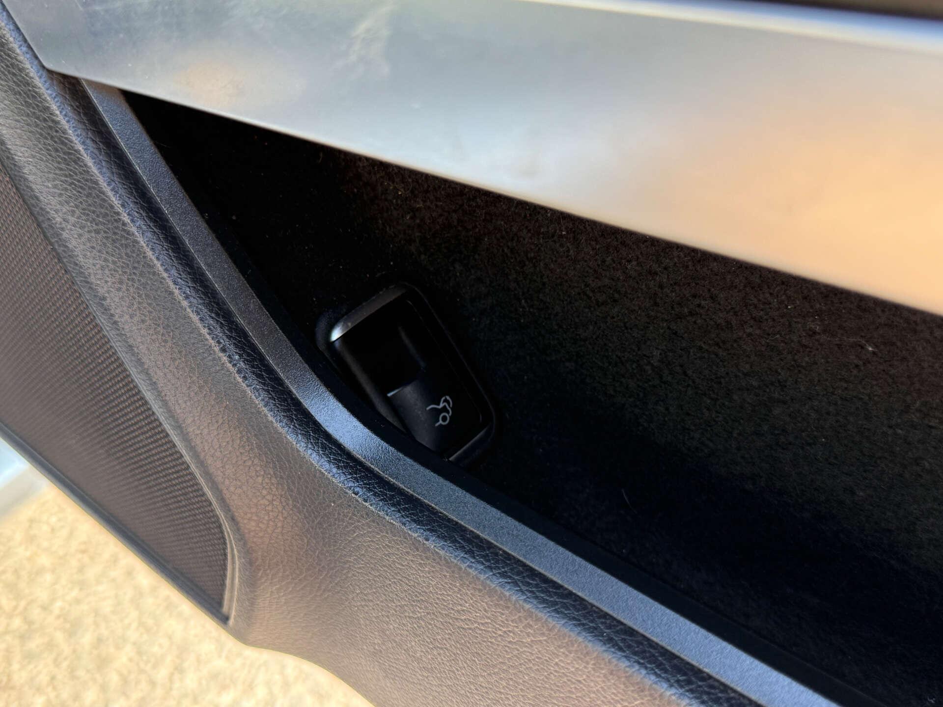 Mercedes-Benz E-Class view 35