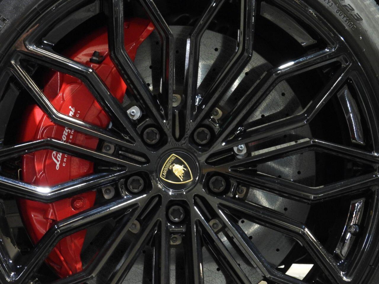 Lamborghini Urus view 57