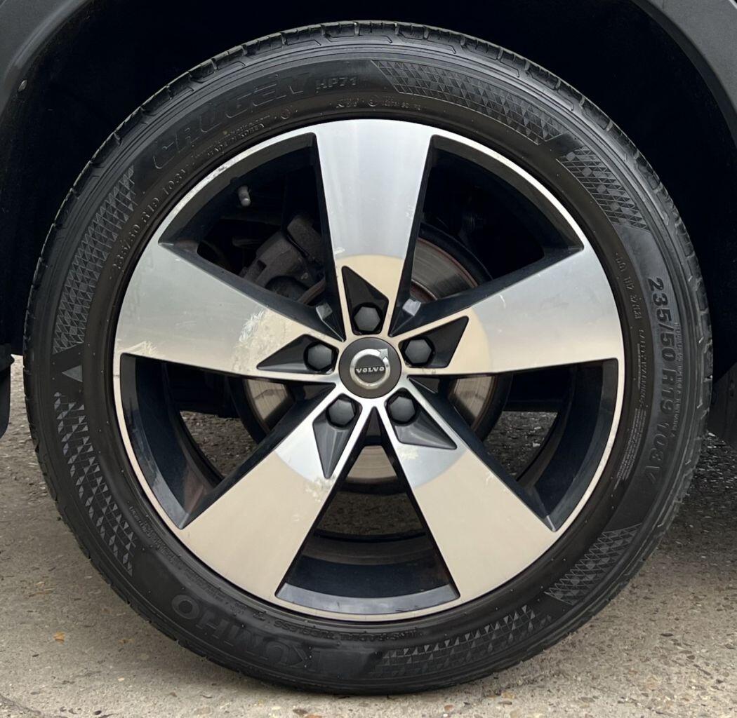Volvo XC40 view 11