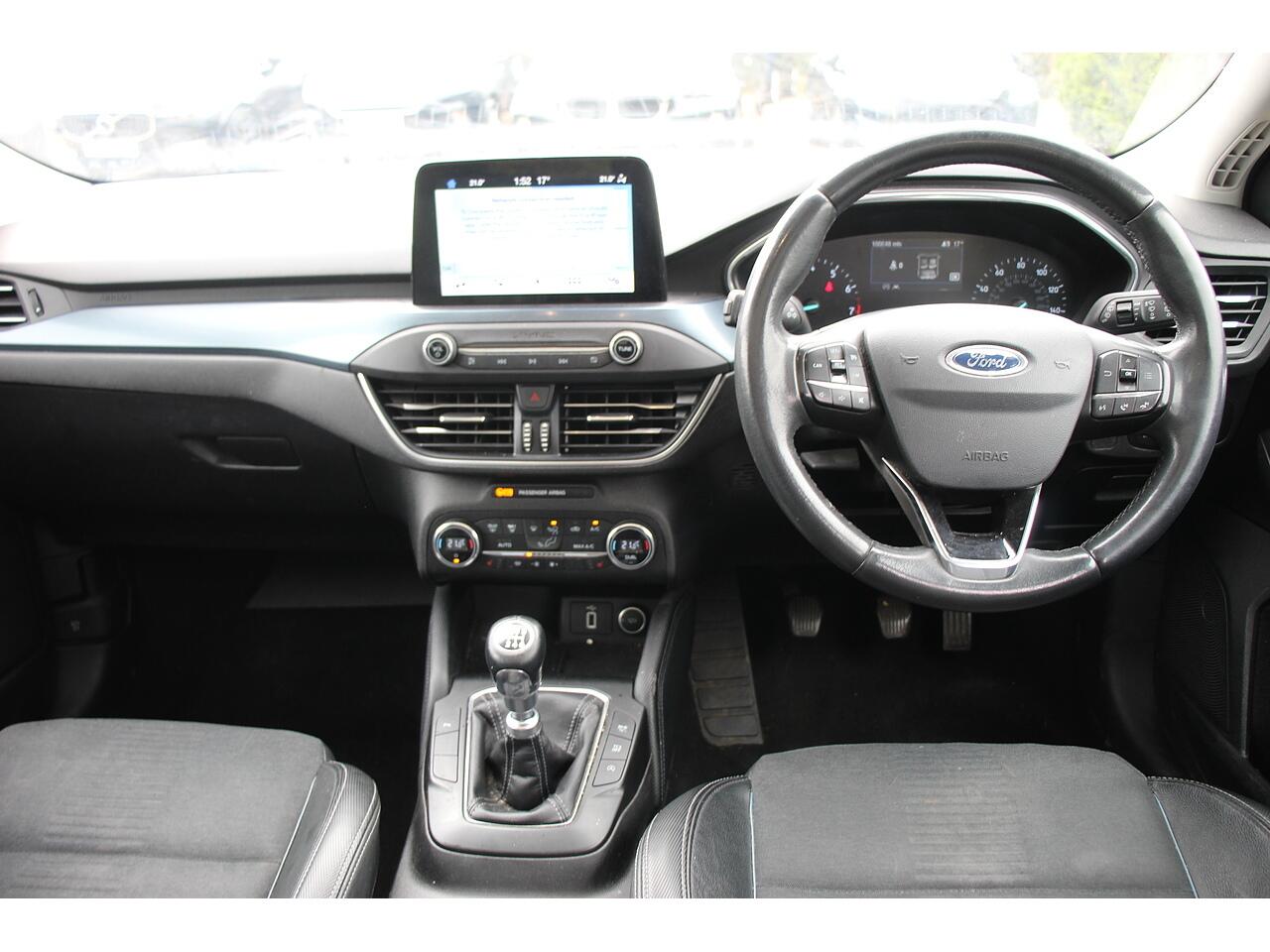 Ford Focus view 15
