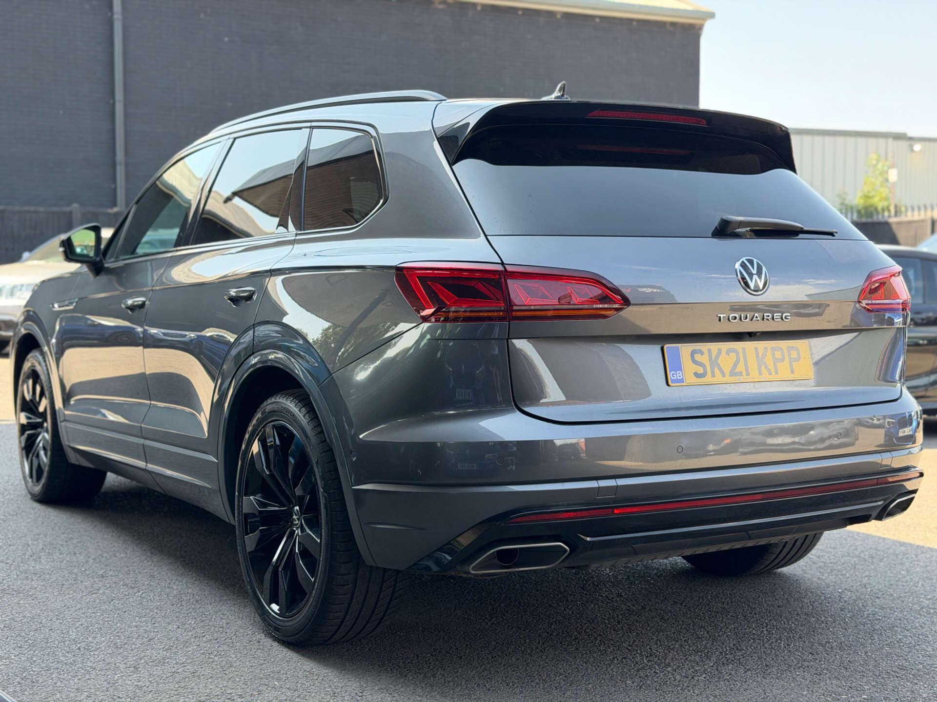 Volkswagen Touareg view 11