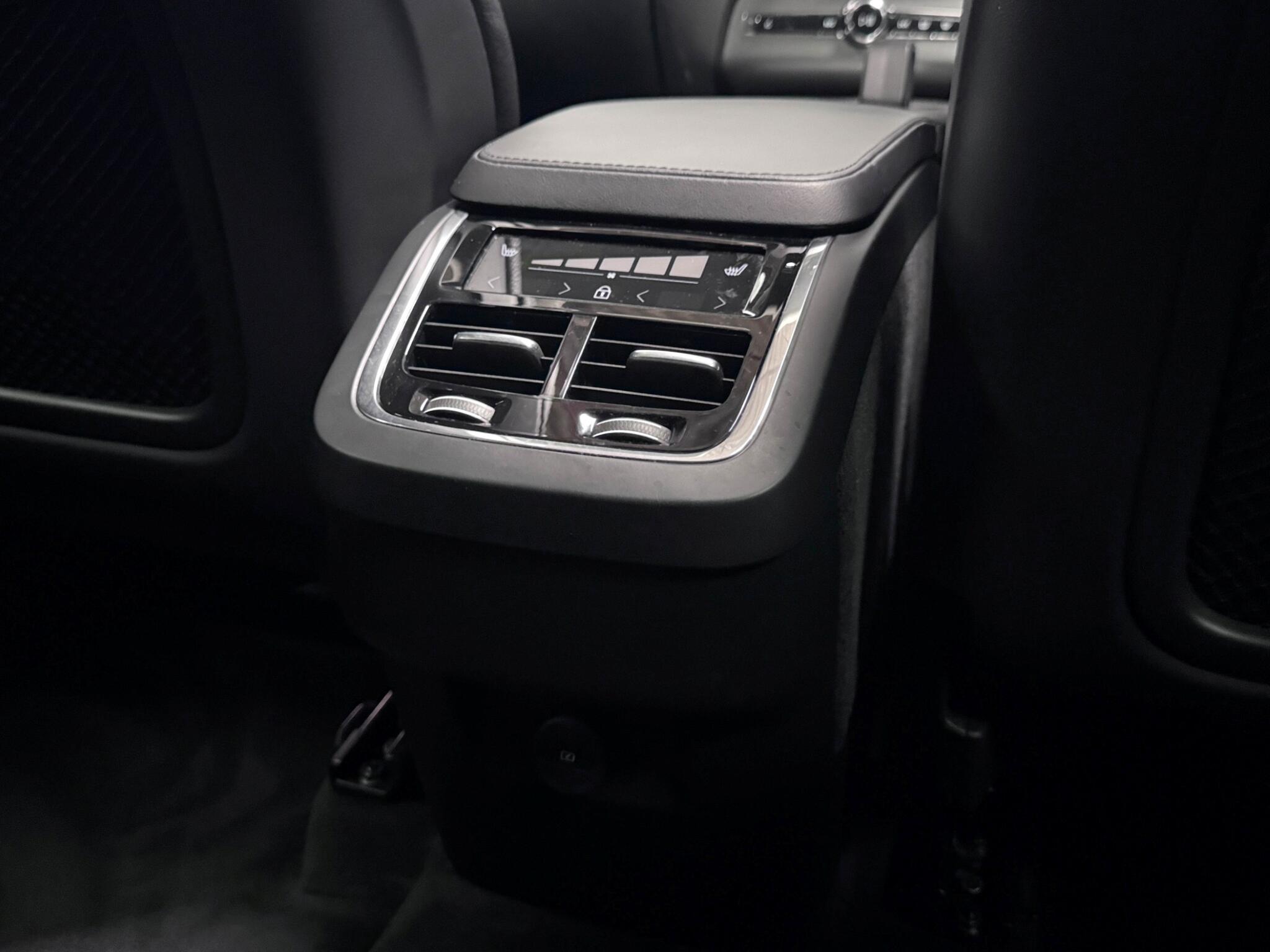 Volvo XC90 view 22