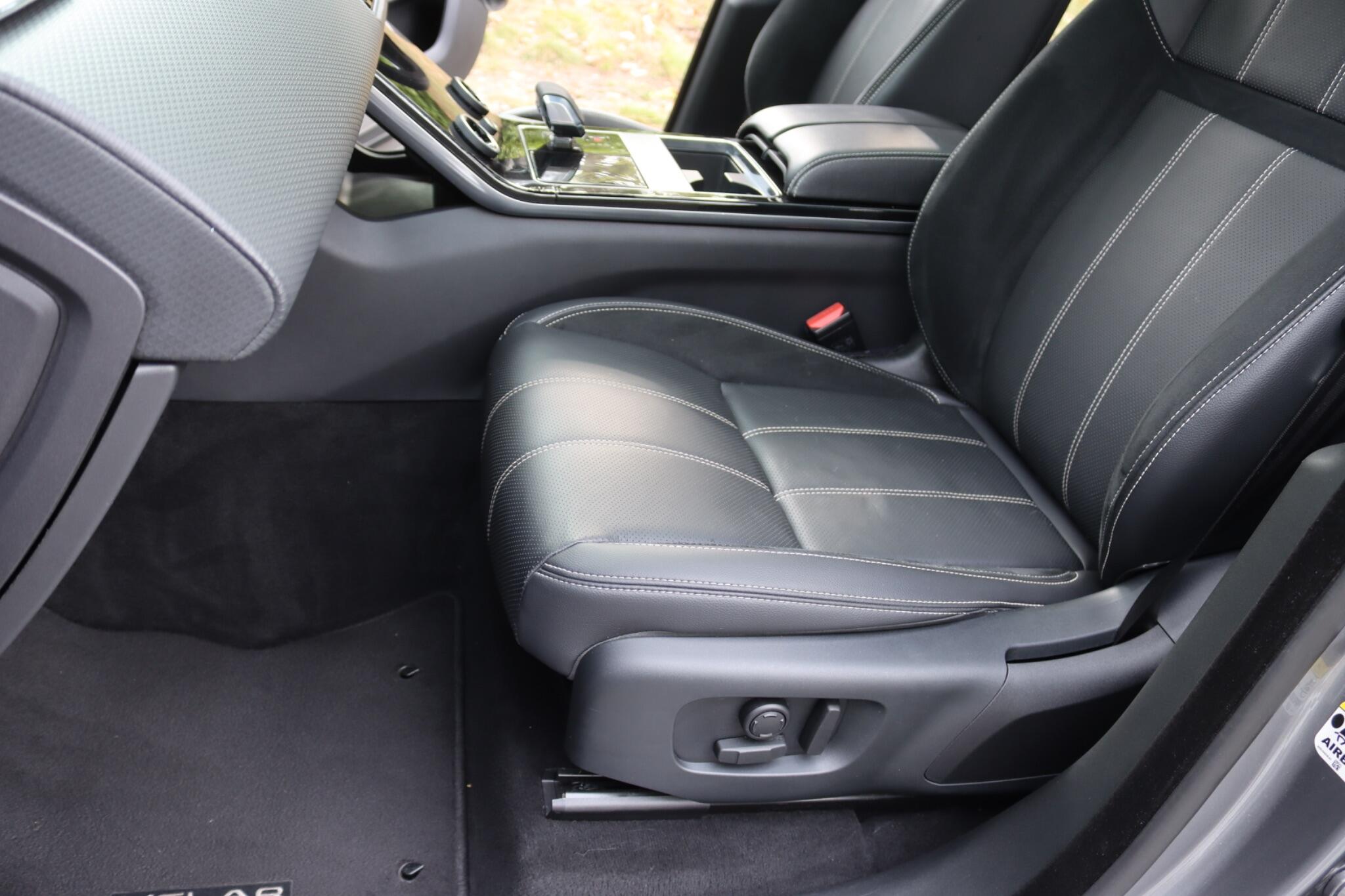 Land Rover Range Rover Velar view 41