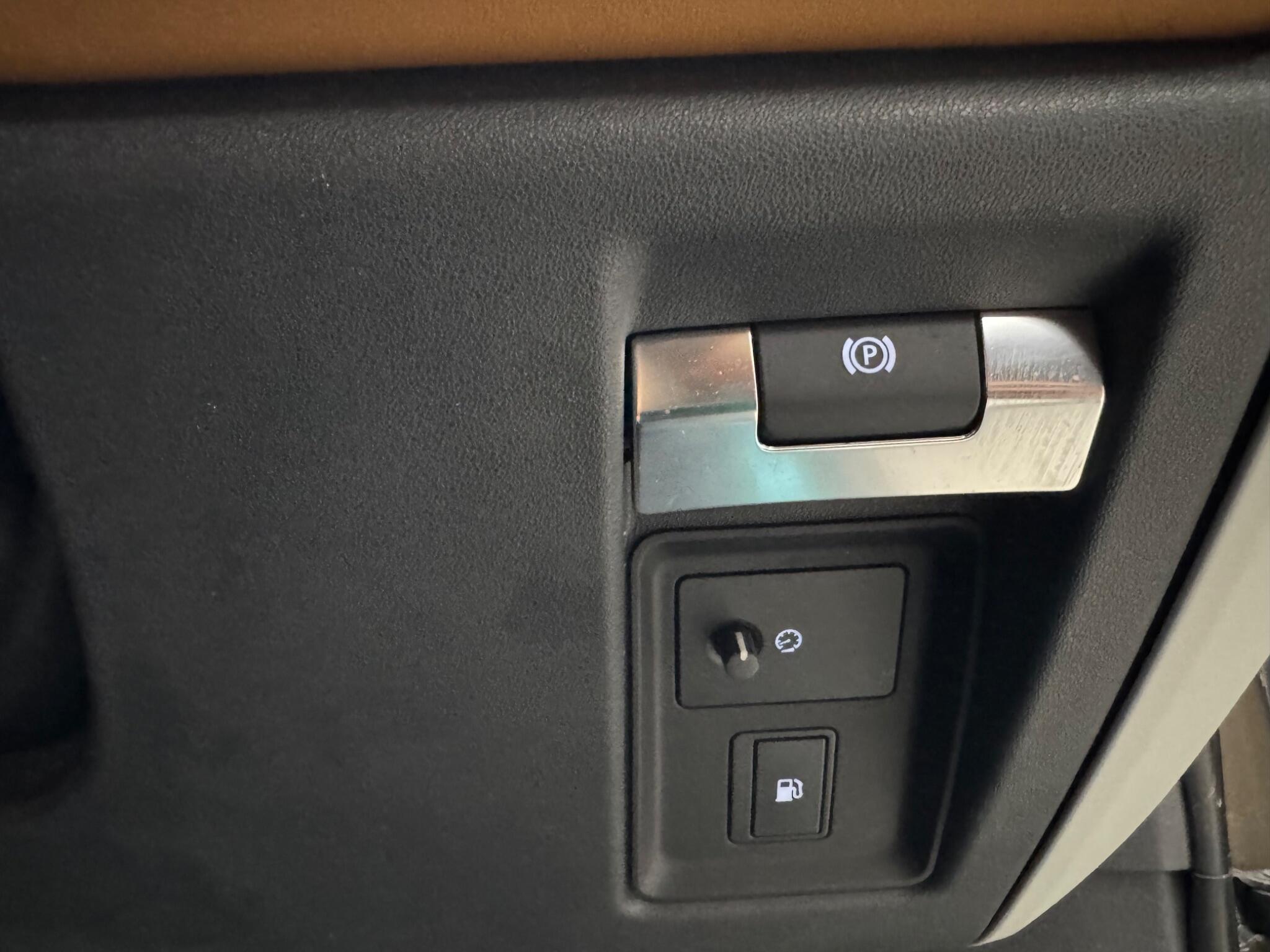 Land Rover Defender view 15