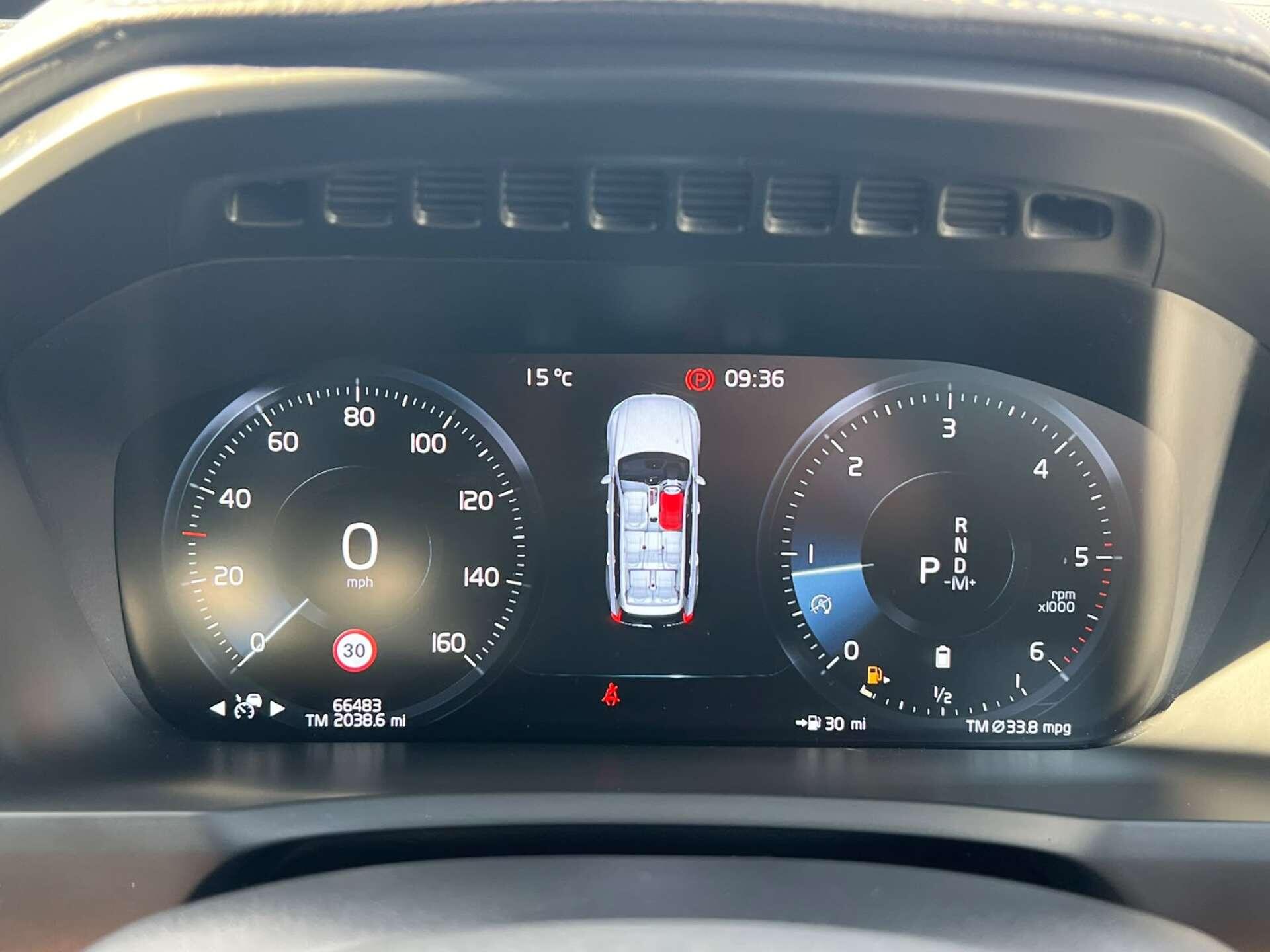 Volvo XC90 view 33