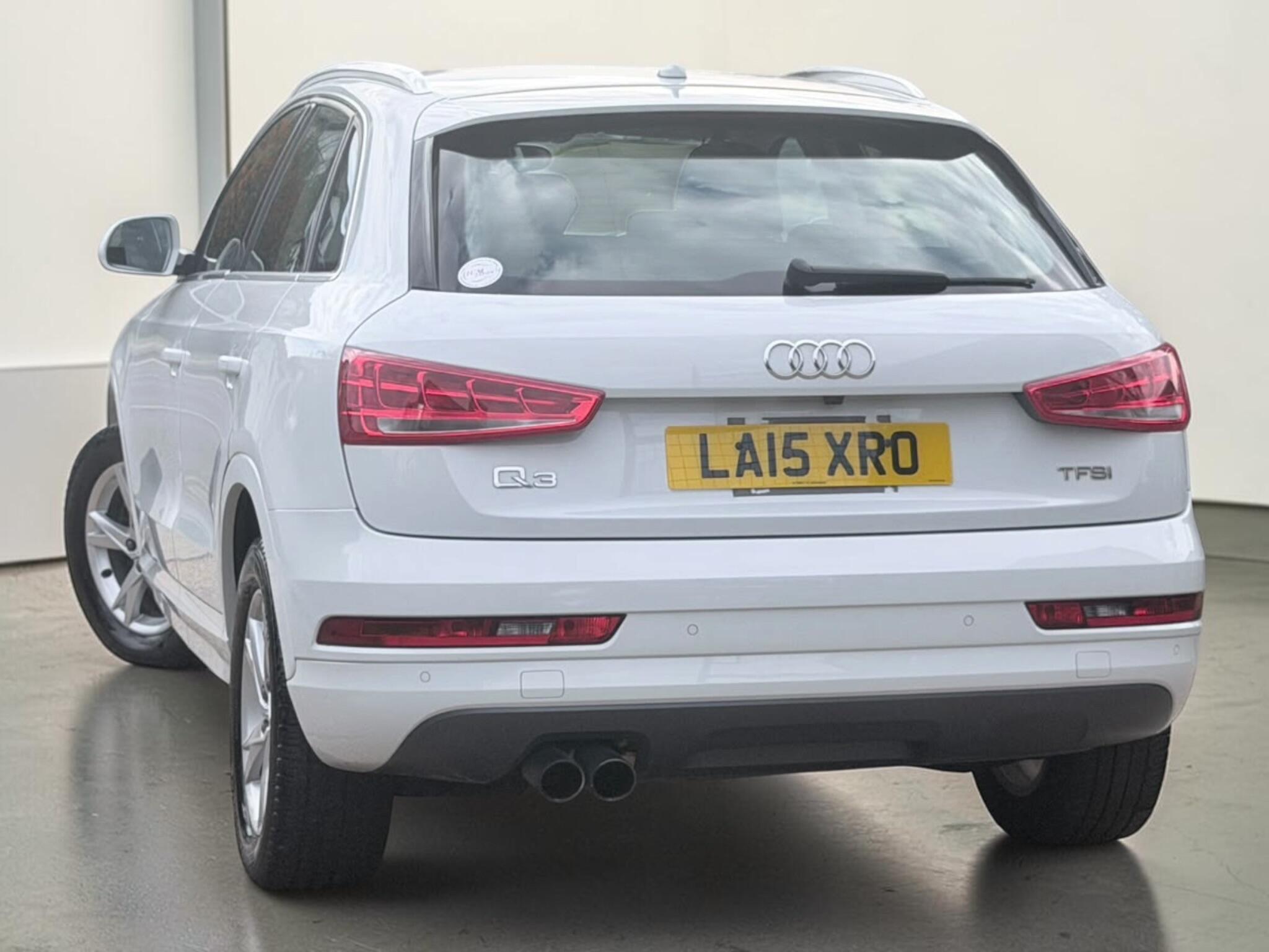 Audi Q3 view 16