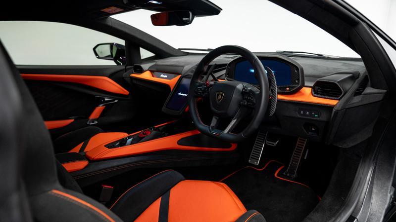 Lamborghini Revuelto view 24