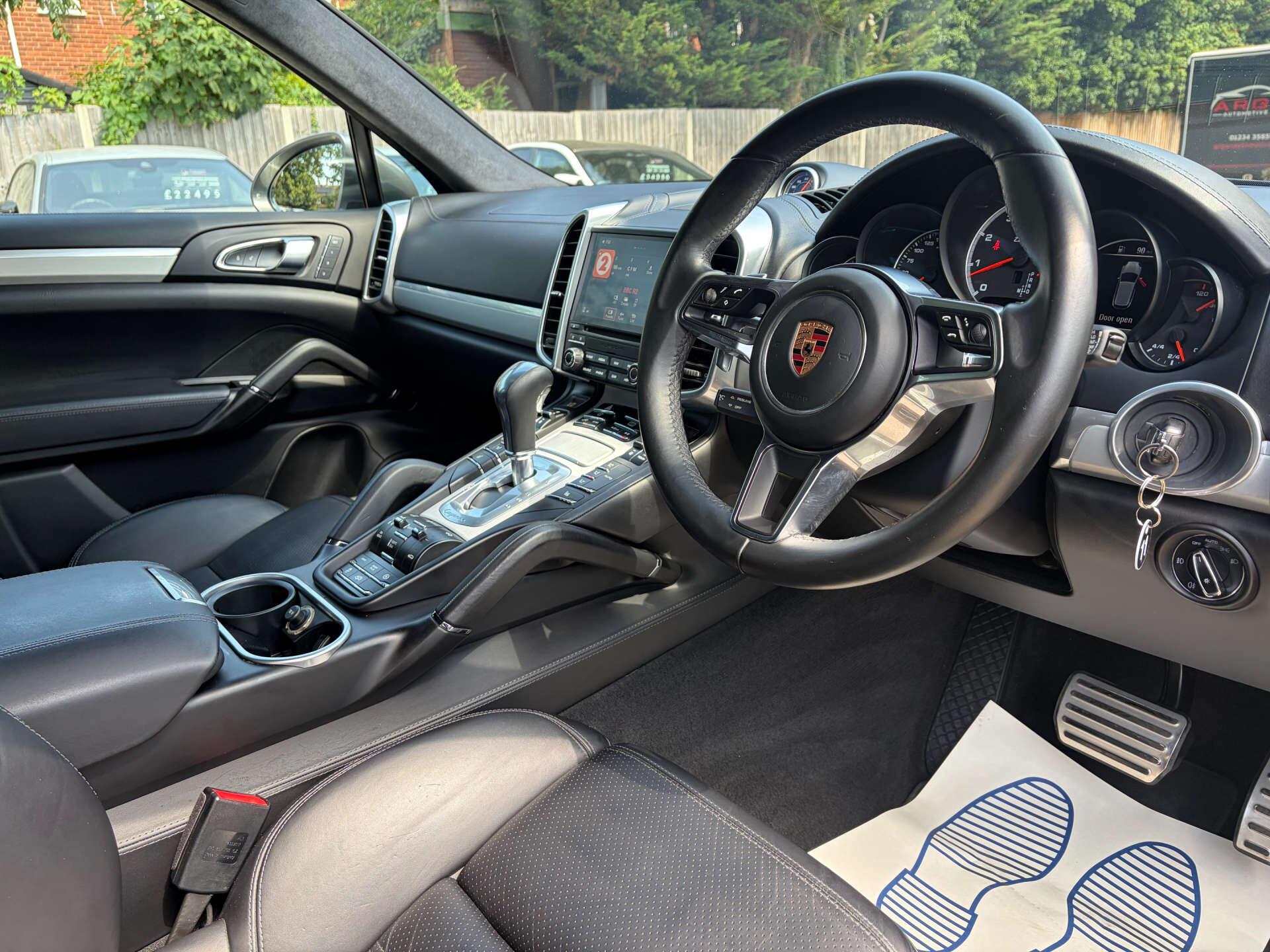 Porsche Cayenne view 3