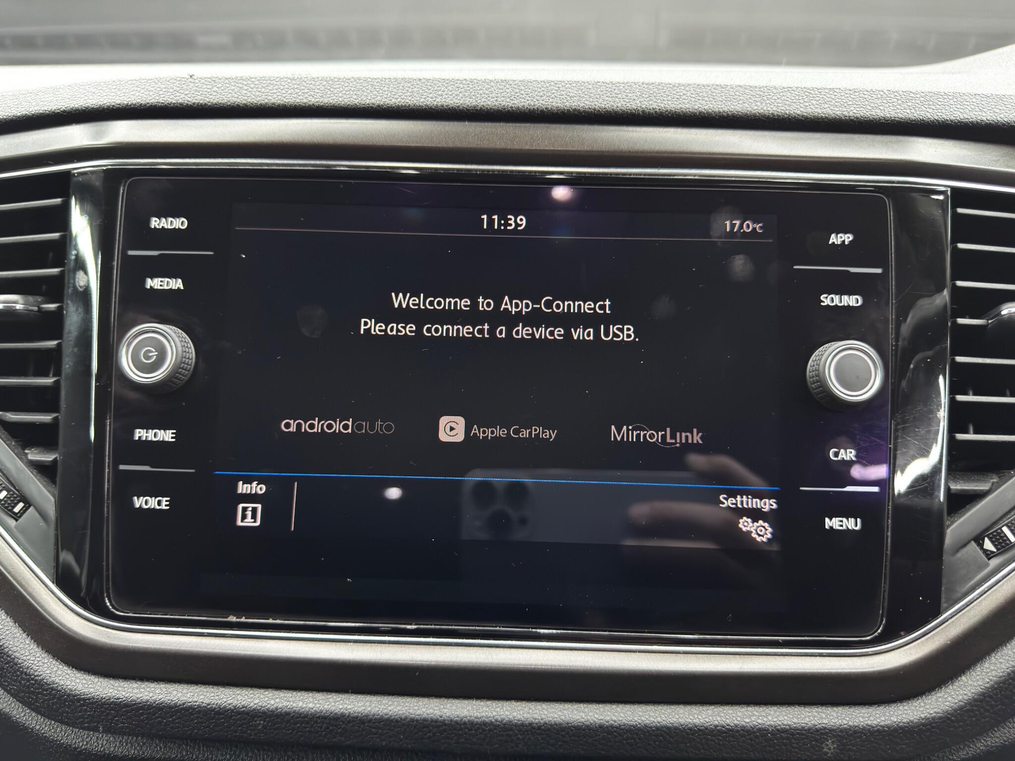 Volkswagen T-Roc view 31